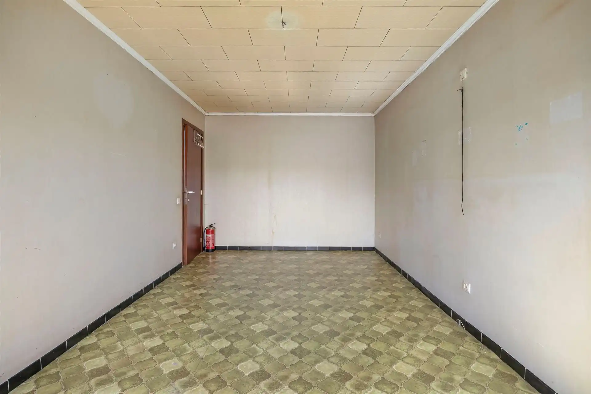 Woning met 3 slaapkamers, terras en 7 garages.  foto 14
