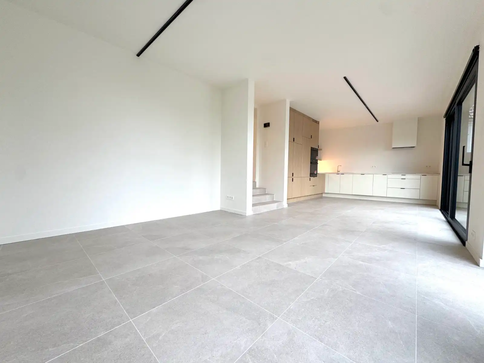Volledig vernieuwde energiezuinige woning met garage en 3 slpk! foto 7