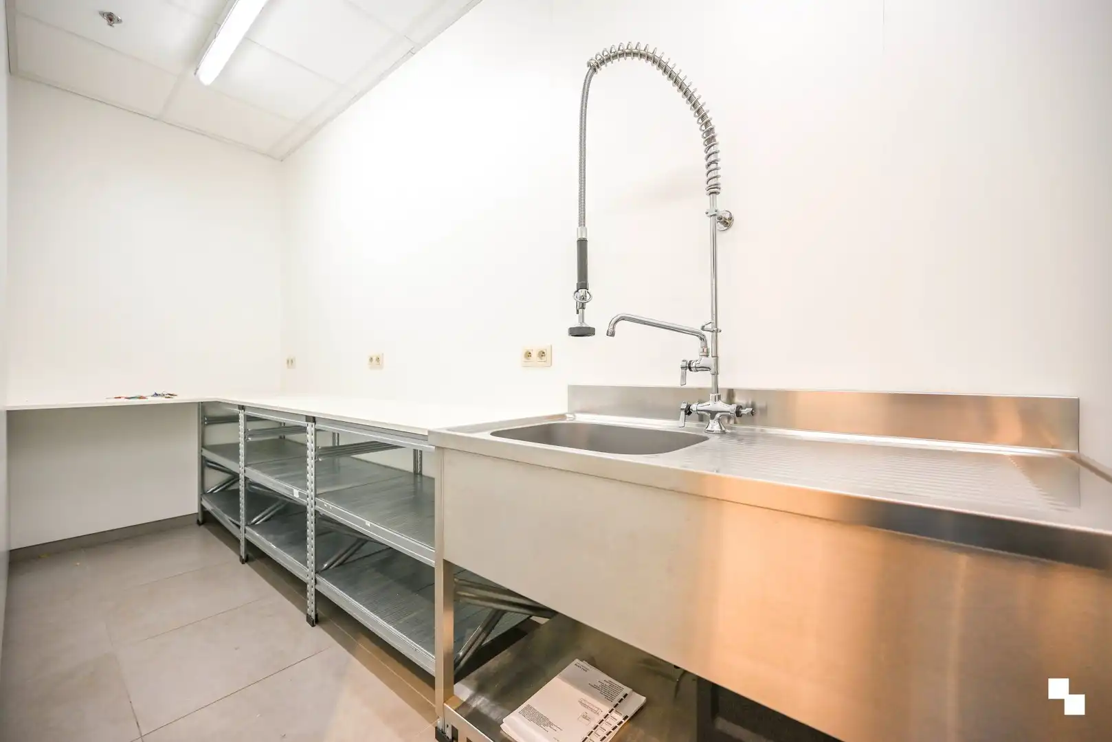 Winkelruimte op een absolute toplocatie te Waregem foto 7