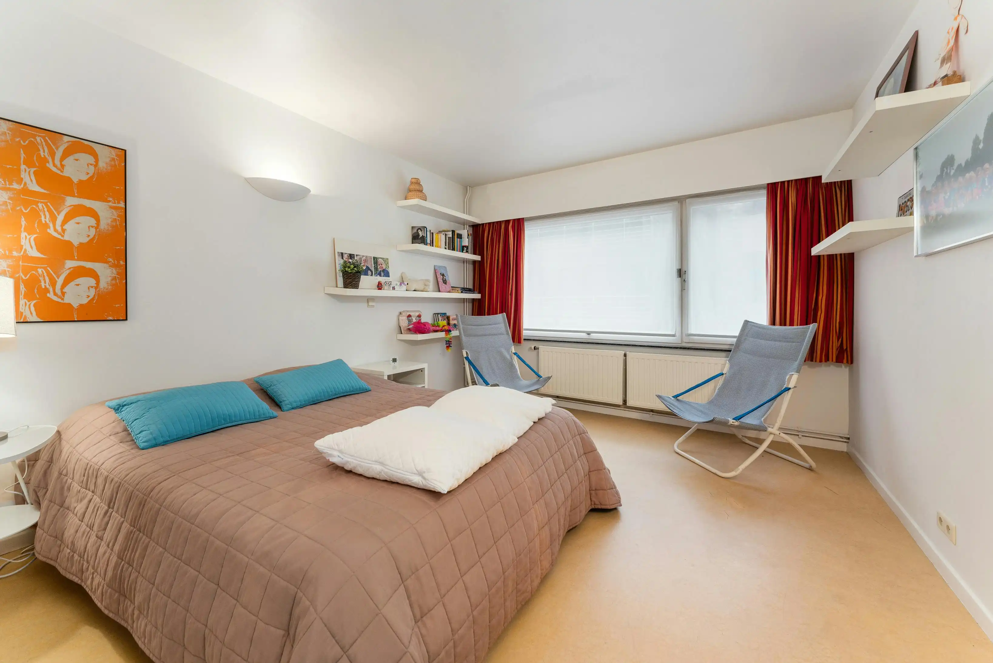 Ruime woning met handelsgelijkvloers en appartement in het centrum van Veurne. foto 7