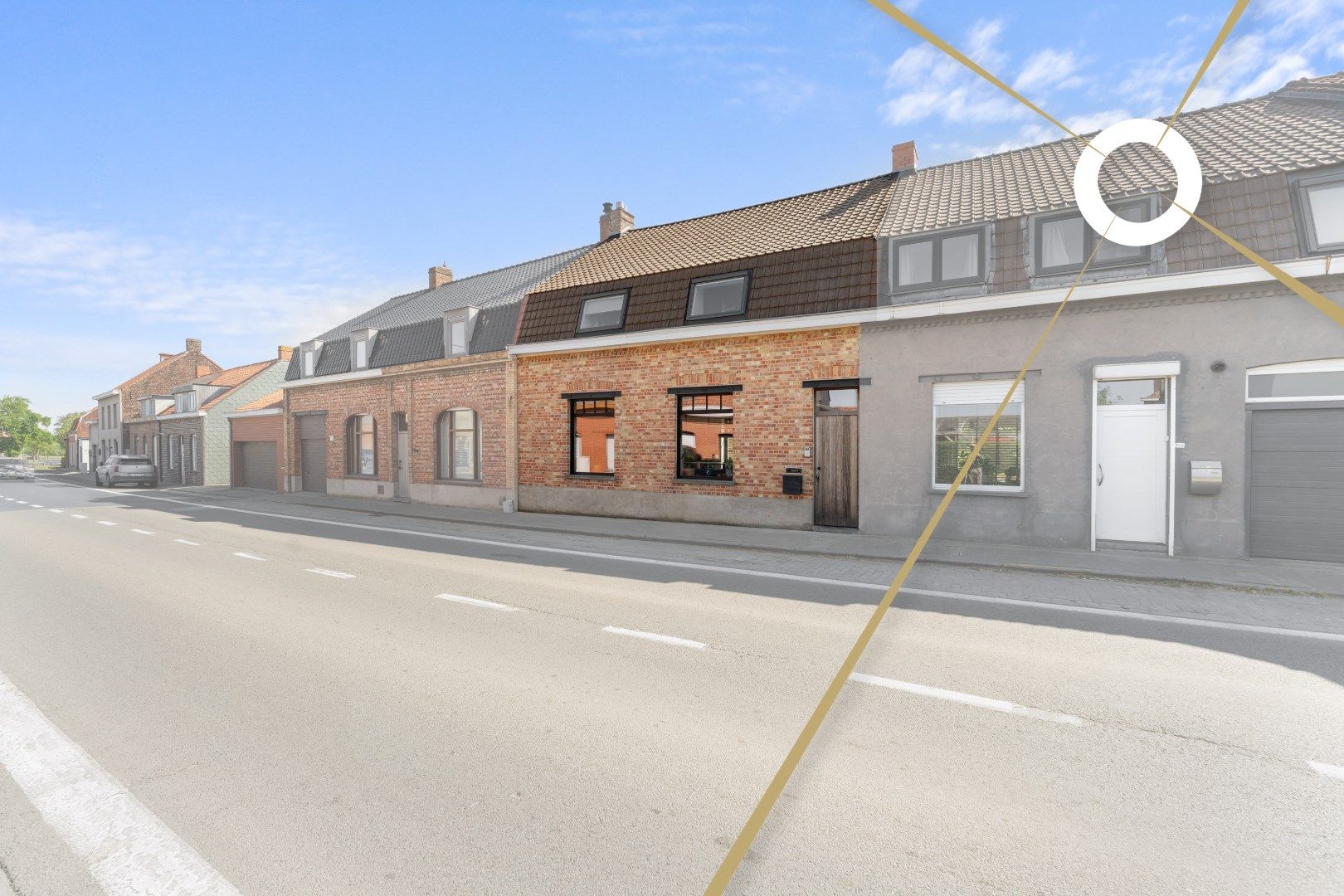 Tot in de puntjes afgewerkt pareltje met 3 slaapkamers te Voormezele foto {{pictureIndex}}