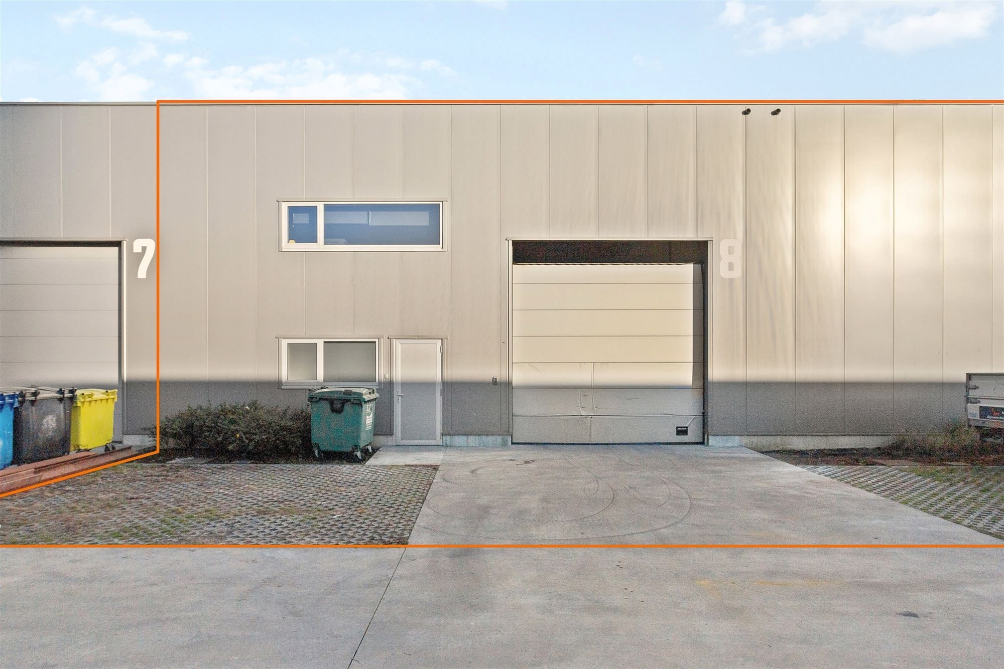 KMO-UNIT VAN 207 M2 MET BUREEL VAN 35M2 OP UITERST CENTRALE EN SNEL TOEGANKELIJKE LOCATIE TE HAM foto 2