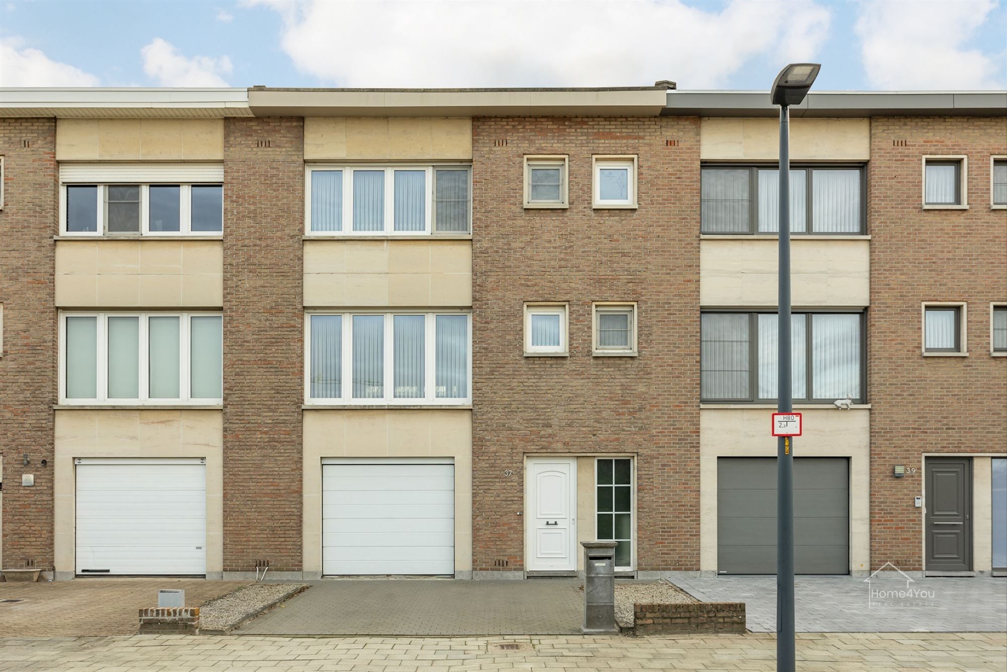 Instapklare Gezinswoning met 3 slaapkamers, Zuidtuin en EPC B label foto {{pictureIndex}}