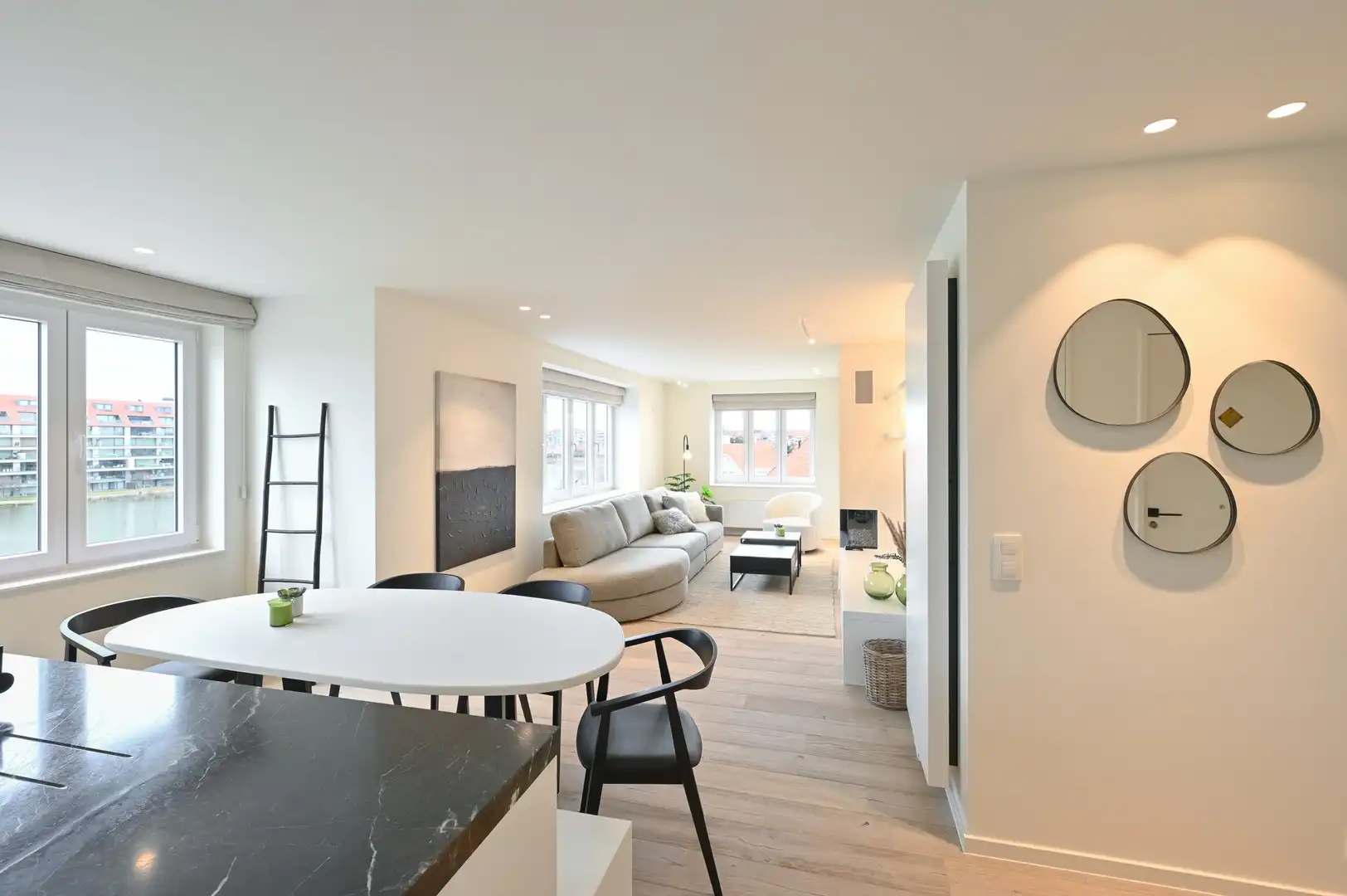 Gerenoveerd hoekappartement, heel rustig gelegen te Knokke,  genietend van een uitgestrekt zicht op het Zegemeer. foto 11