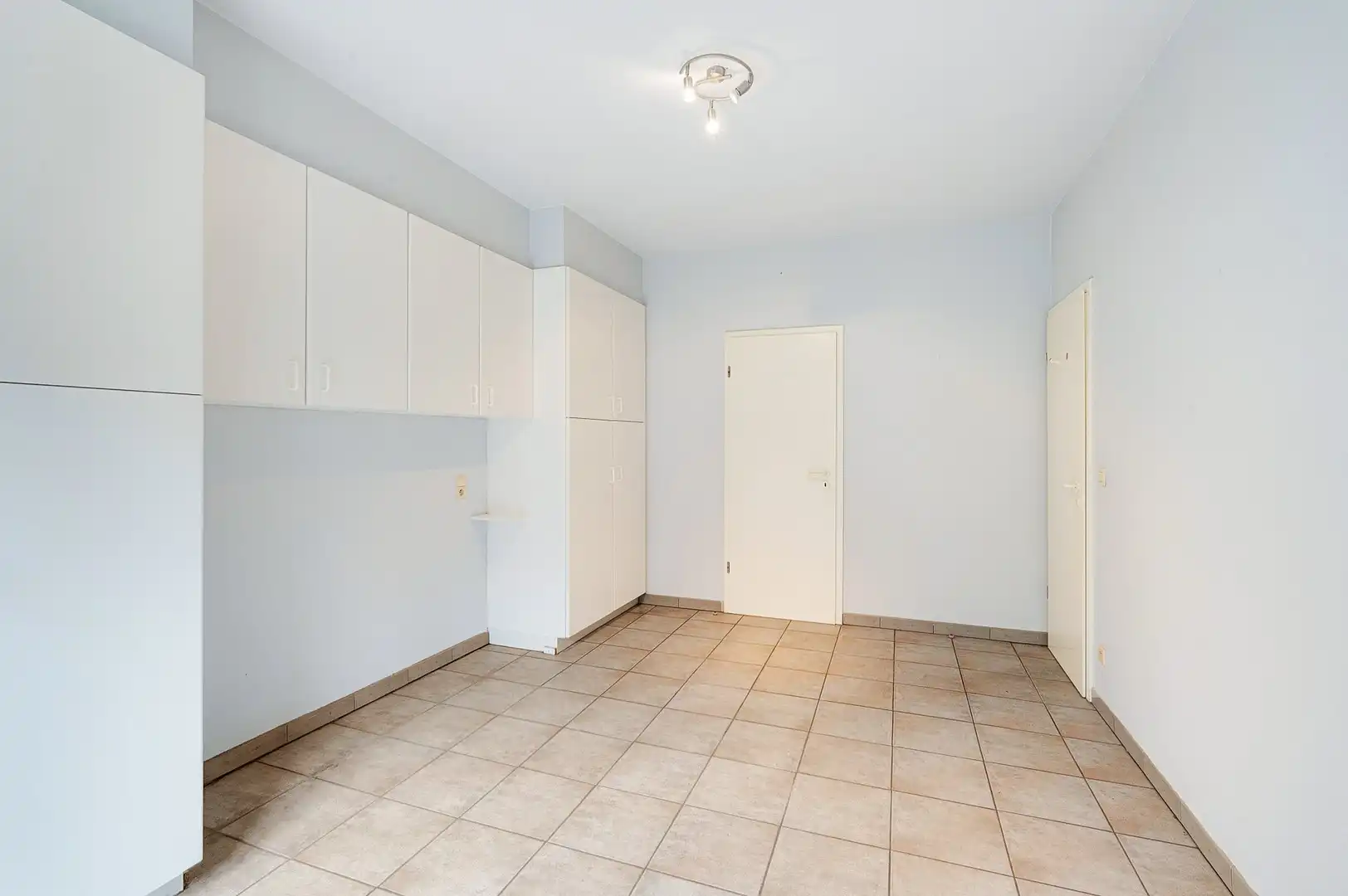 Te renoveren gelijkvloers appartement op topligging nabij het Rubensplein. foto 17