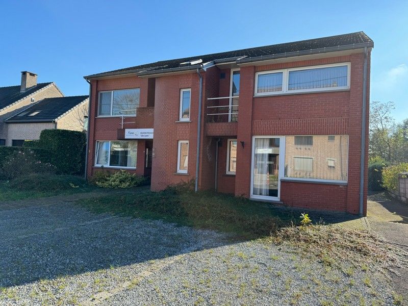 Projectgrond voor 2 halfopen woningen. foto {{pictureIndex}}