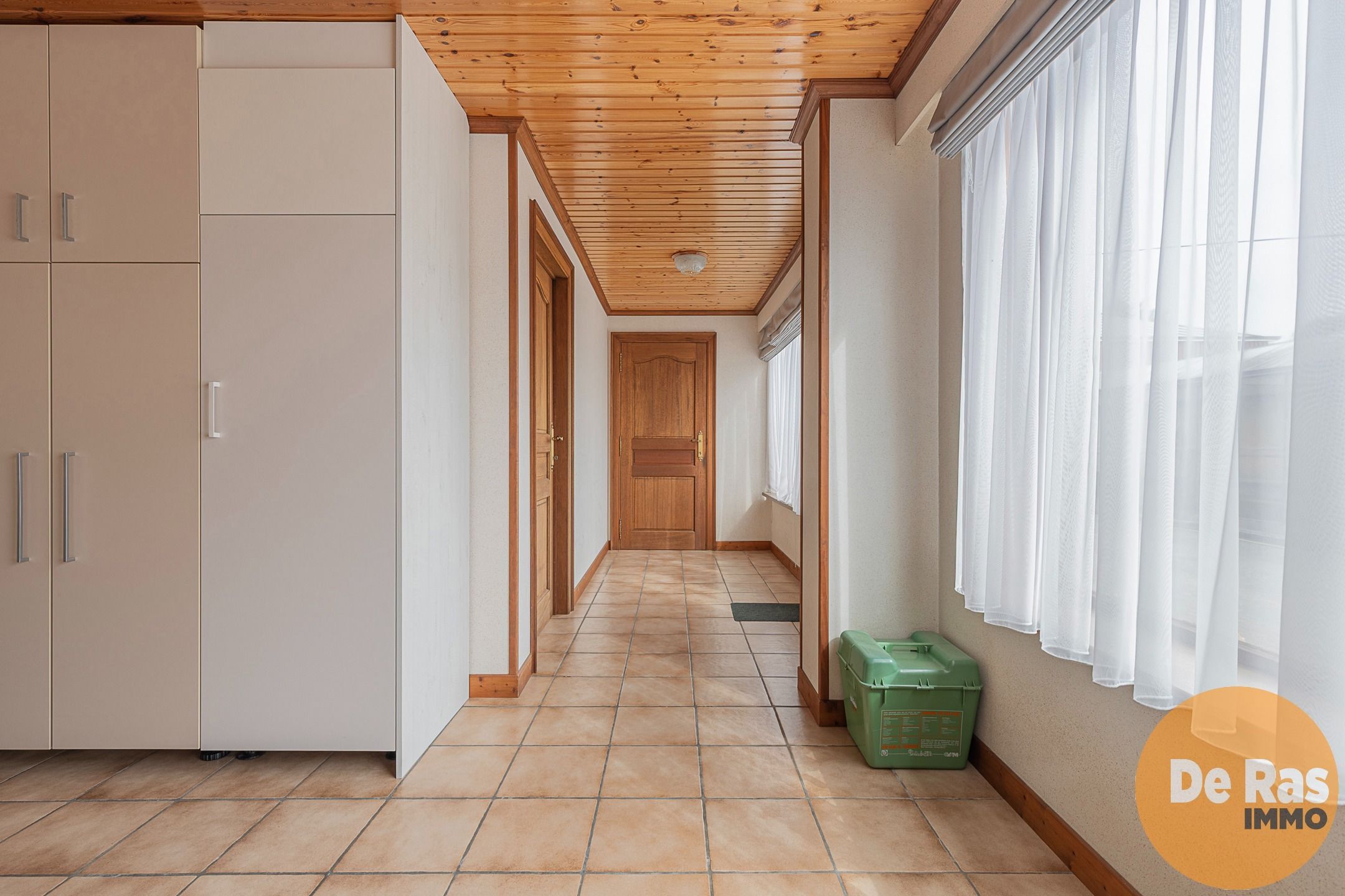 ERPE-MERE - Goed onderhouden woning met magazijn en serres foto 19