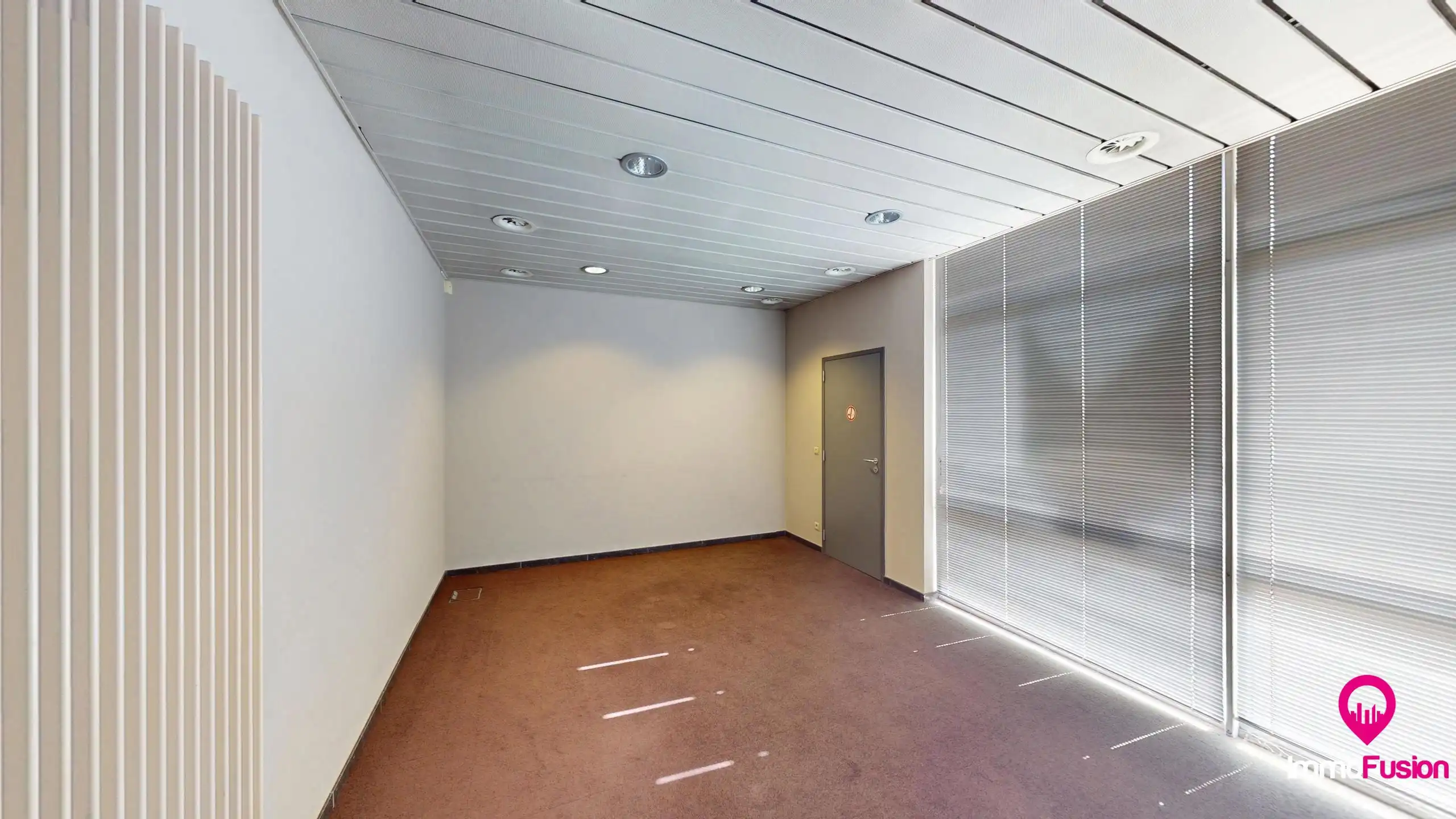 Zeer ruim kantoor op commerciële locatie in centrum Beringen foto 16