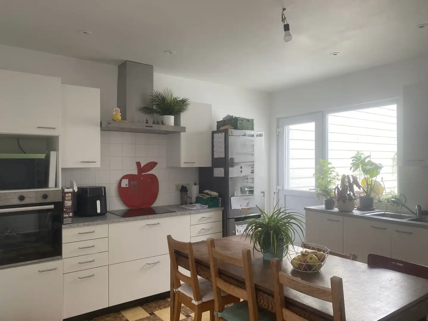 Ruime stadswoning met 4 slaapkamers en stadstuin. foto 3