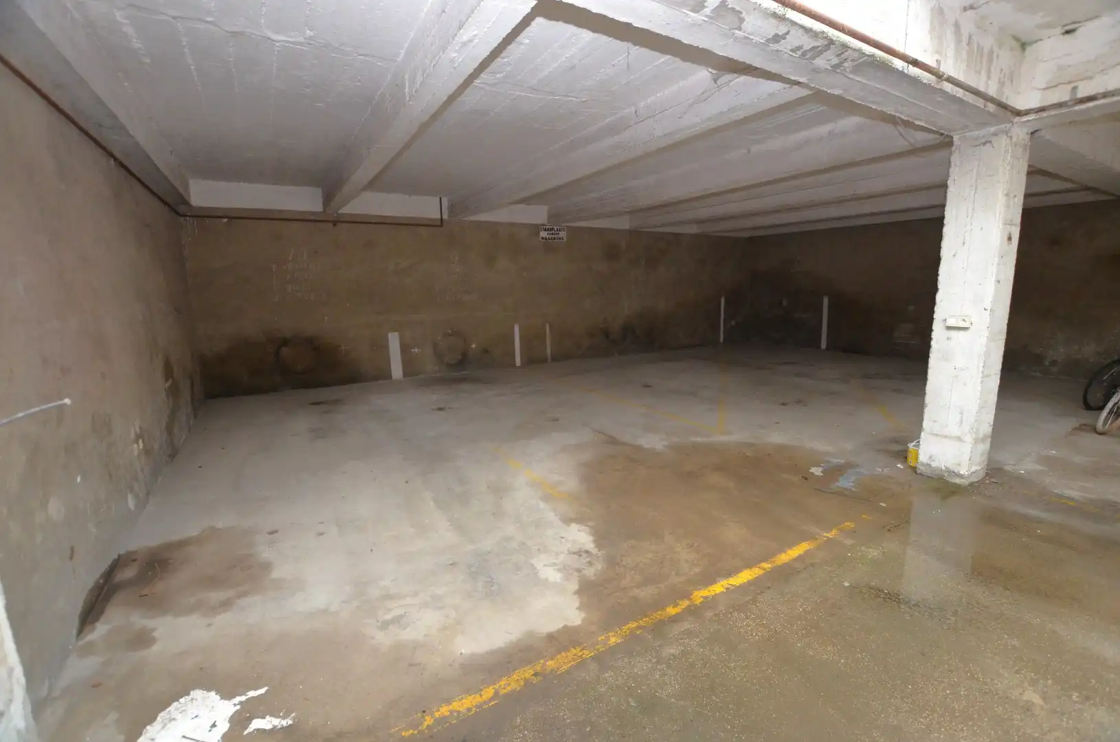 Overdekte staanplaatsen (121m²) foto 4