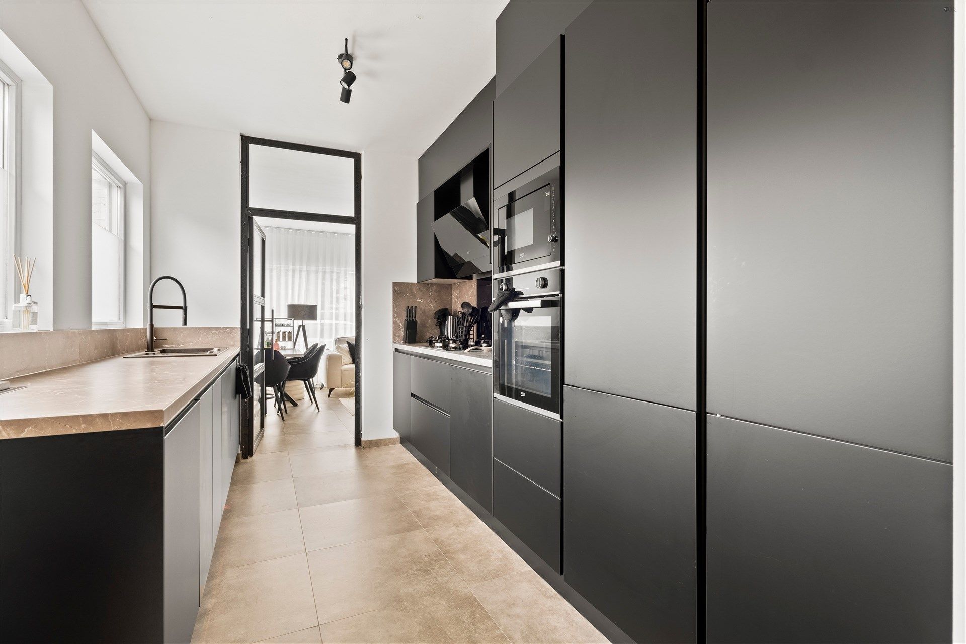 Centaal gelegen bungalow op 667m² grond foto 7