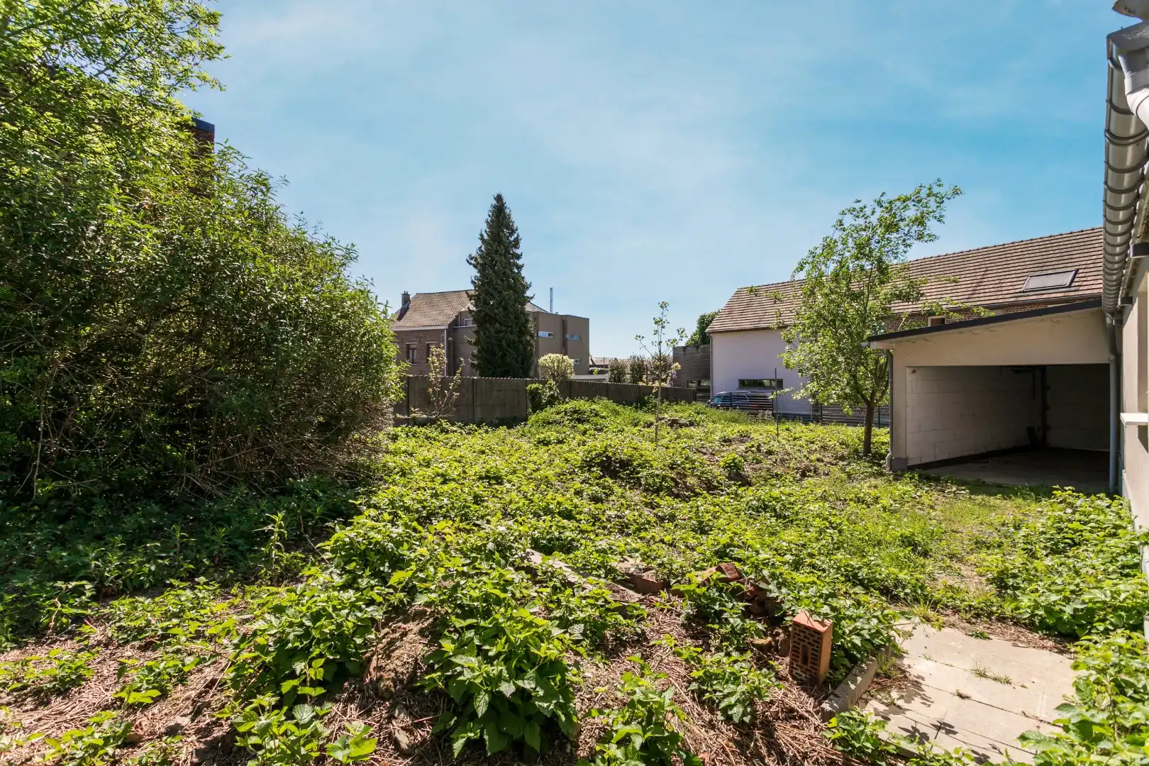Te renoveren eigendom (317 m²) met veel potentieel, ruime tuin (6a 42ca) en dubbele achterliggende carport met toegang tot de achterliggende straat in Kester foto 12
