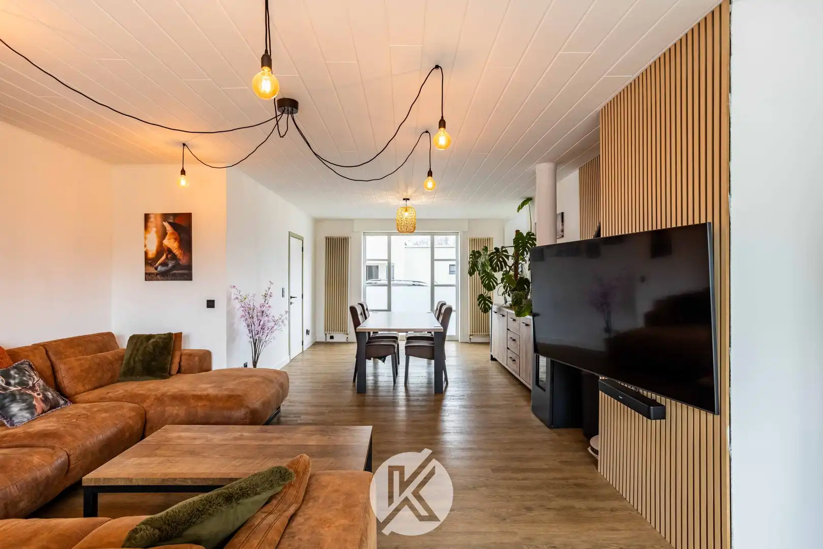 Centraal gelegen woning op een perceel van 10 are foto {{pictureIndex}}