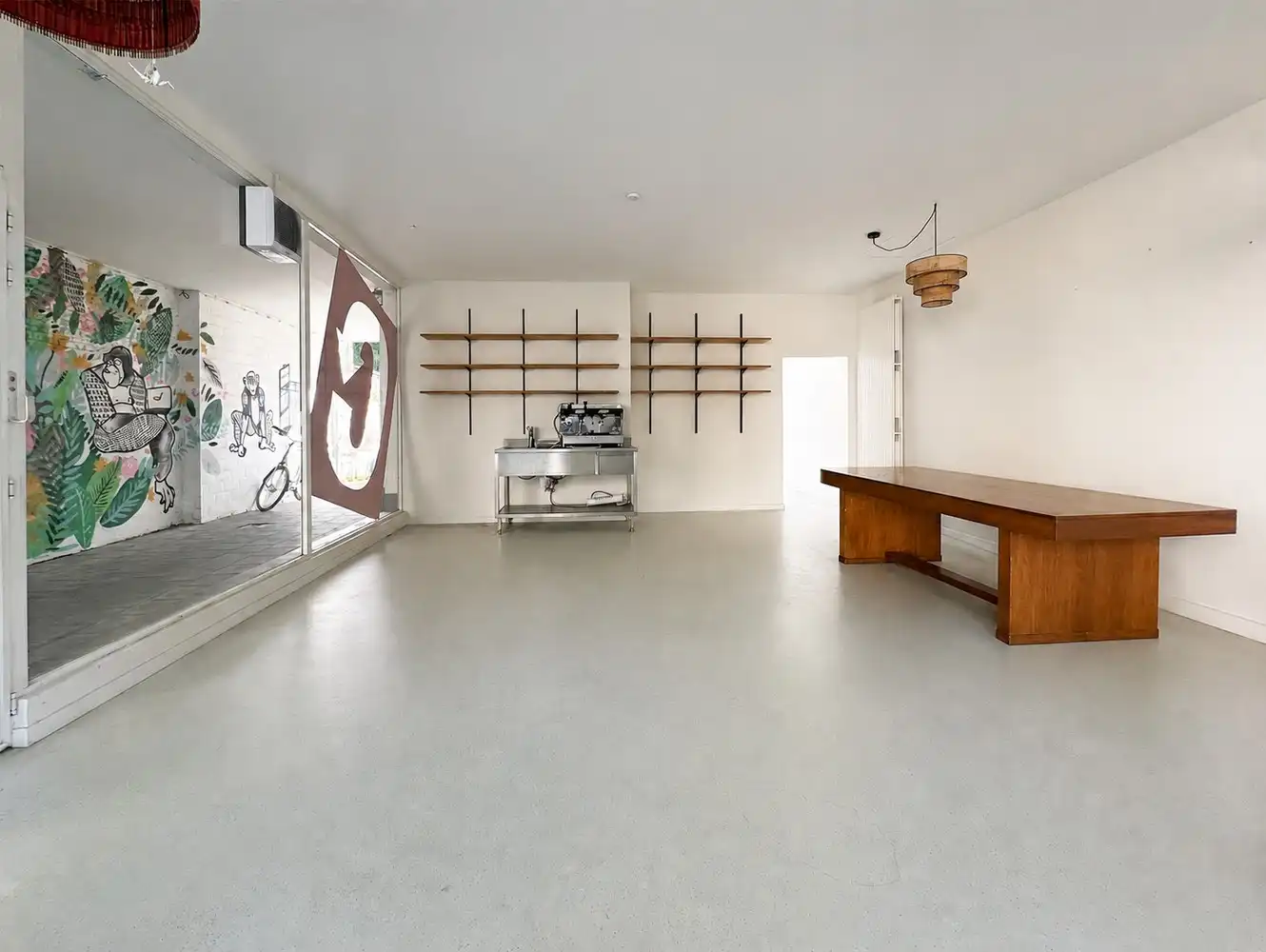 Ruime handelszaak (+/- 121 m²) op een goede en centrale locatie te Berchem! foto 2