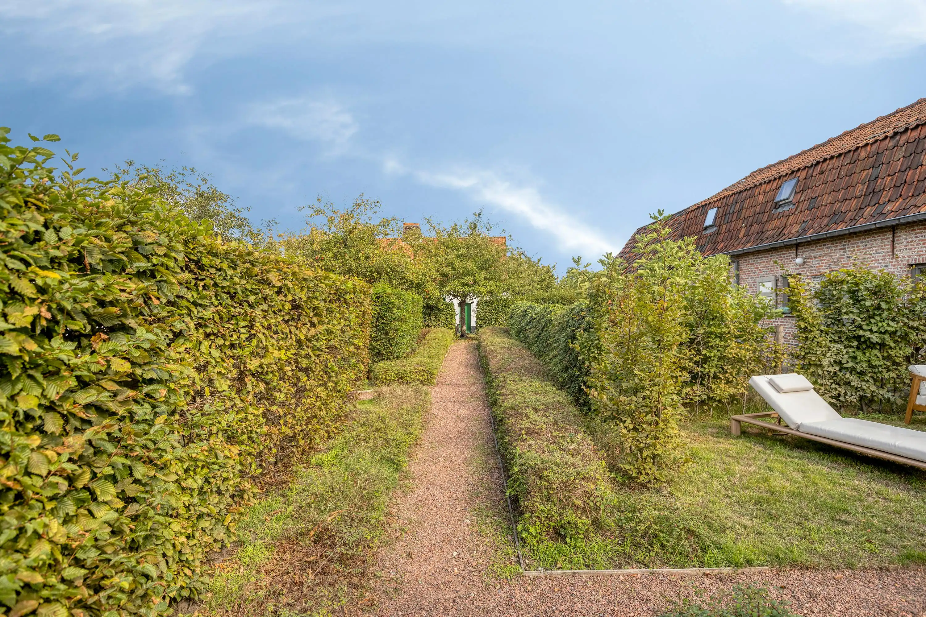 Een gerenoveerd meesterwerk in hartje Hansbeke foto 19