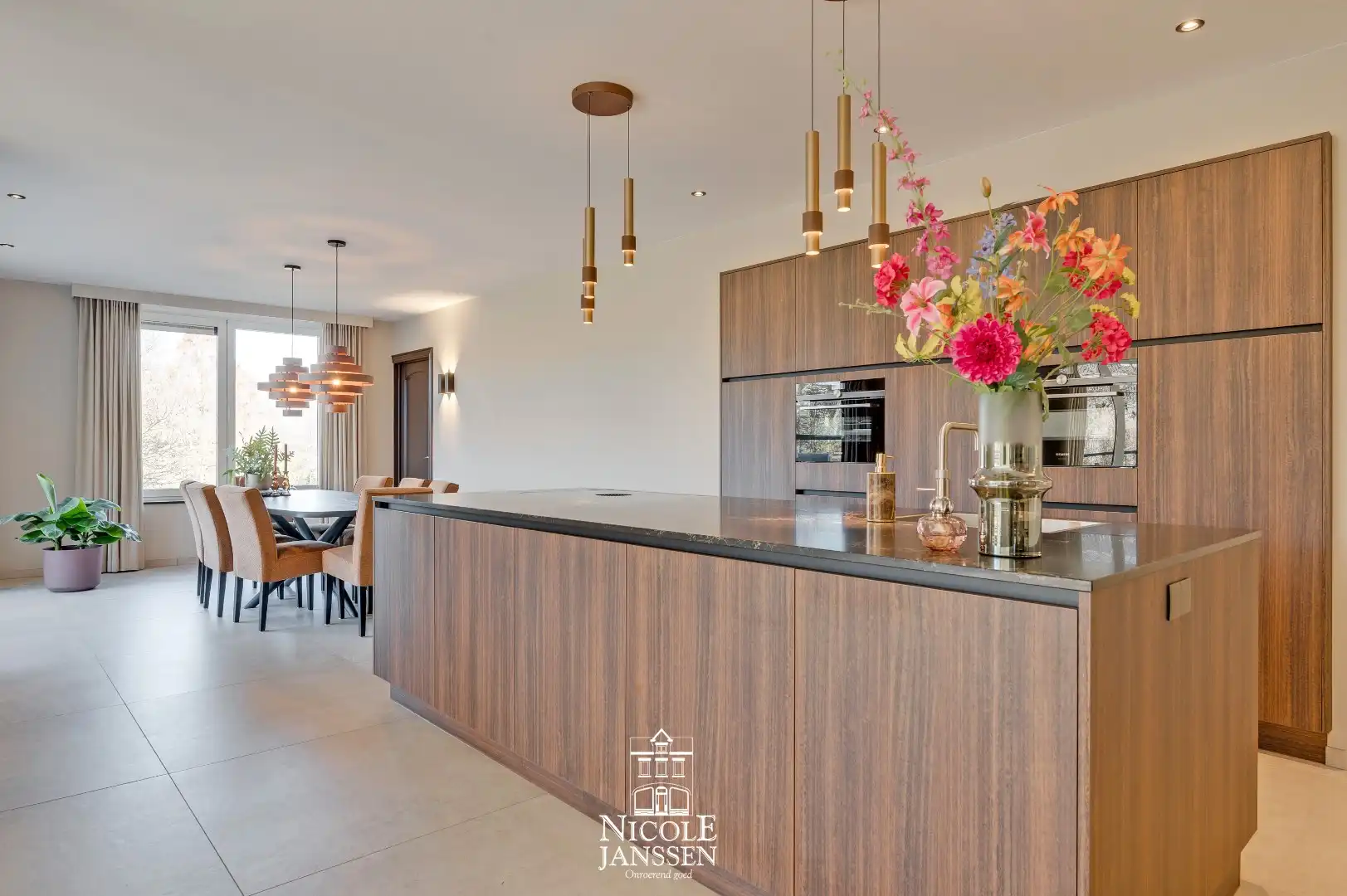 Prachtig luxueus appartement met 2 slaapkamers, kantoorruimte en ondergrondse garage foto 4