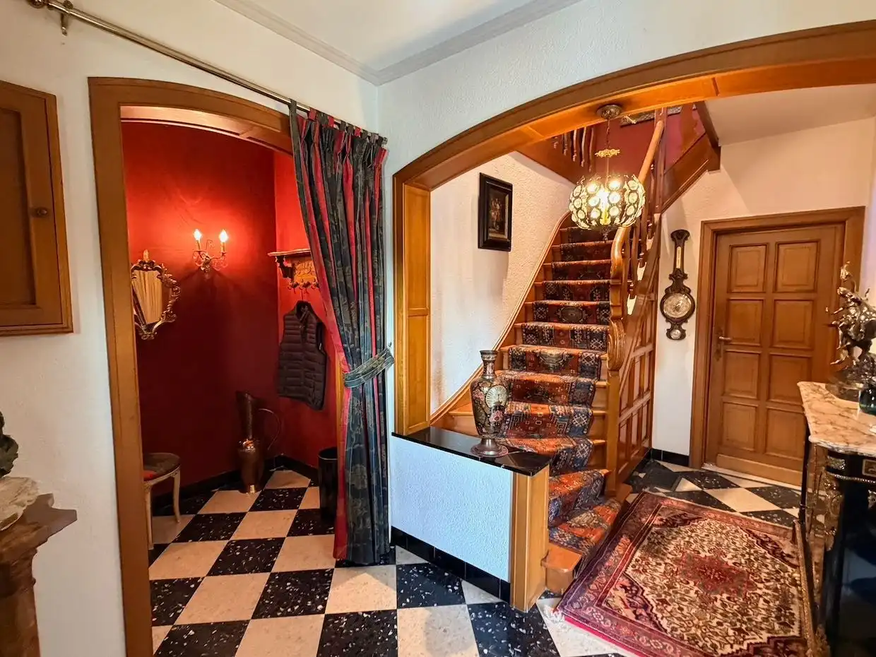 Ruime halfopen woning met overdekt zwembad op topligging foto 2