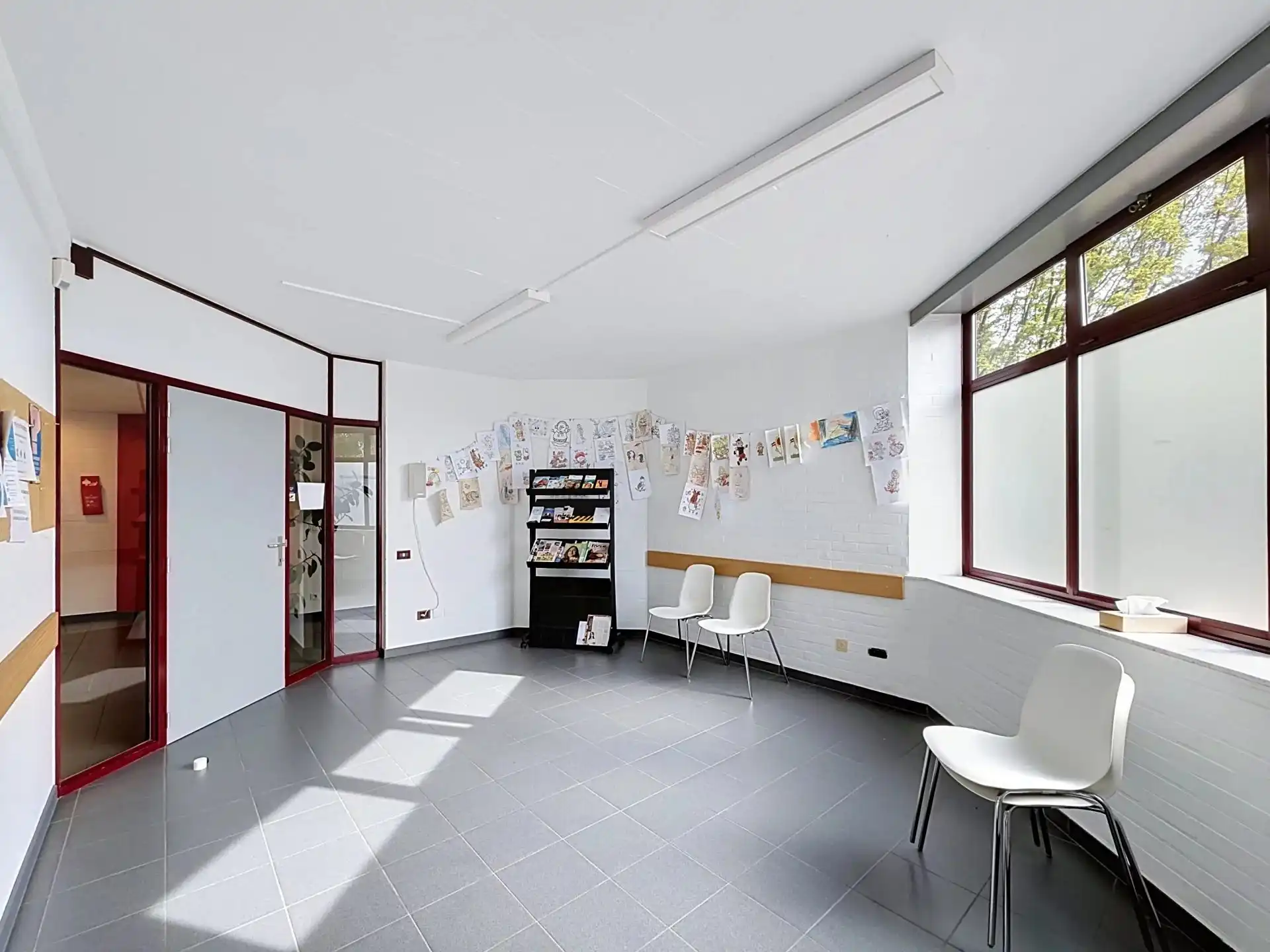 Ruime handels- en praktijkruimte van 170 m² te huur in Mol foto 9