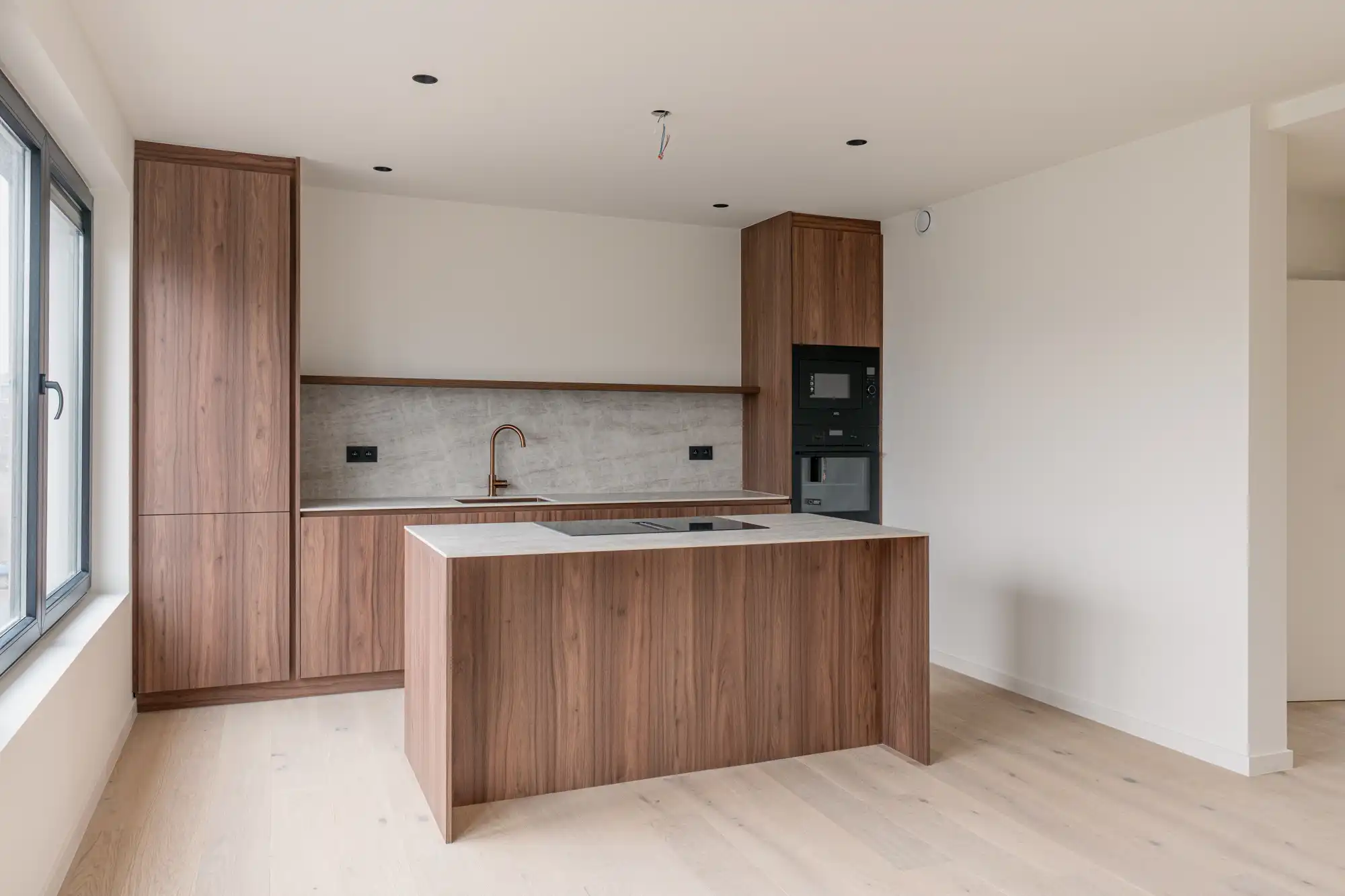 Stijlvol wonen aan de rand van Fort V: gerenoveerd appartement met 2 slaapkamers en terras foto 3