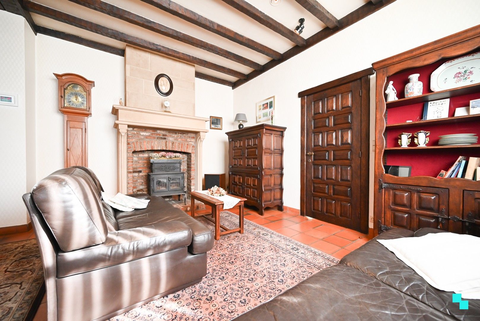 Neoclassicistisch getinte burgerwoning in hartje Izegem foto 5