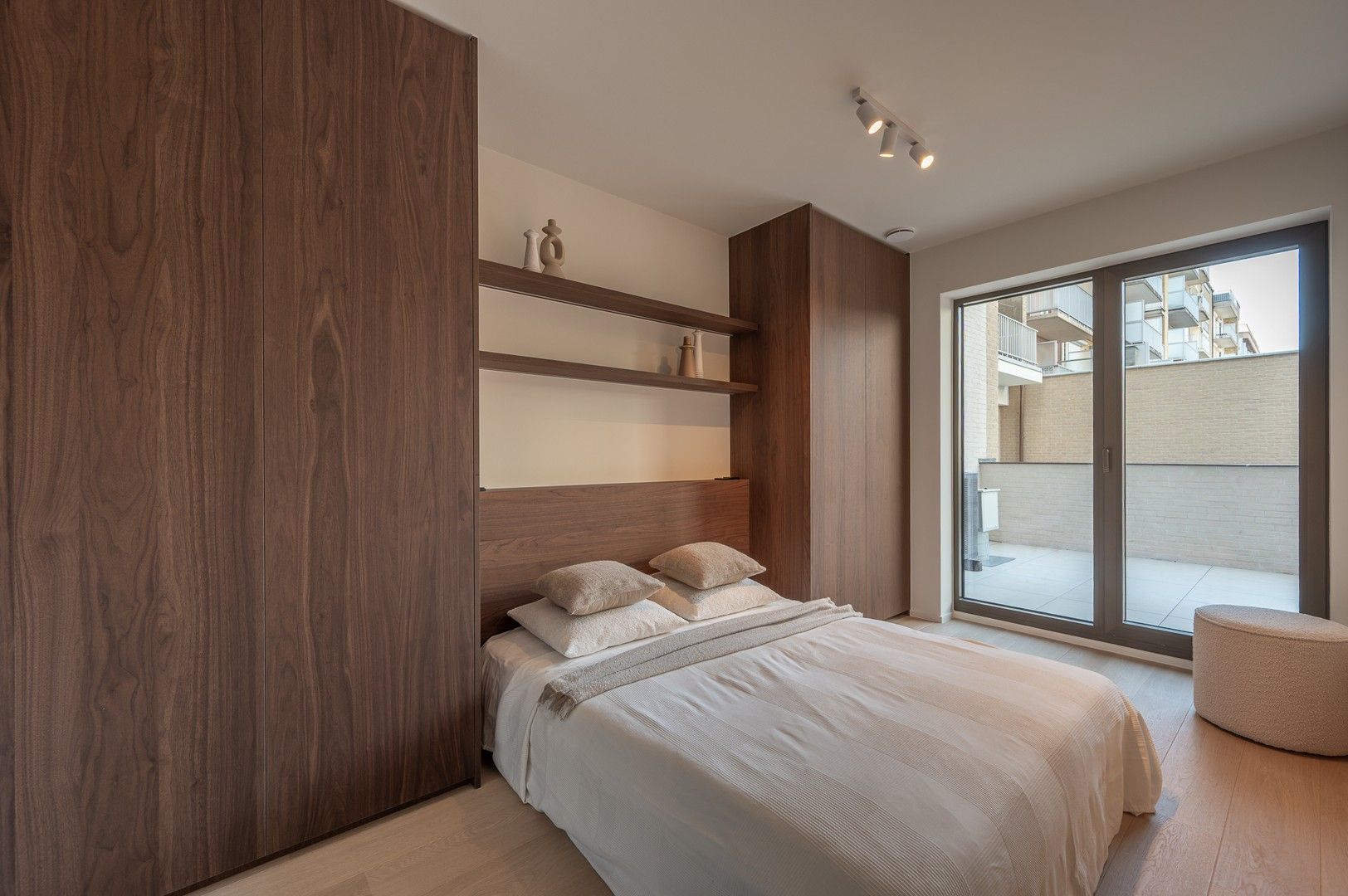 Nieuwbouw appartement op een centrale ligging te Knokke, vlakbij het Zegemeer en op wandelafstand van het strand. foto 11