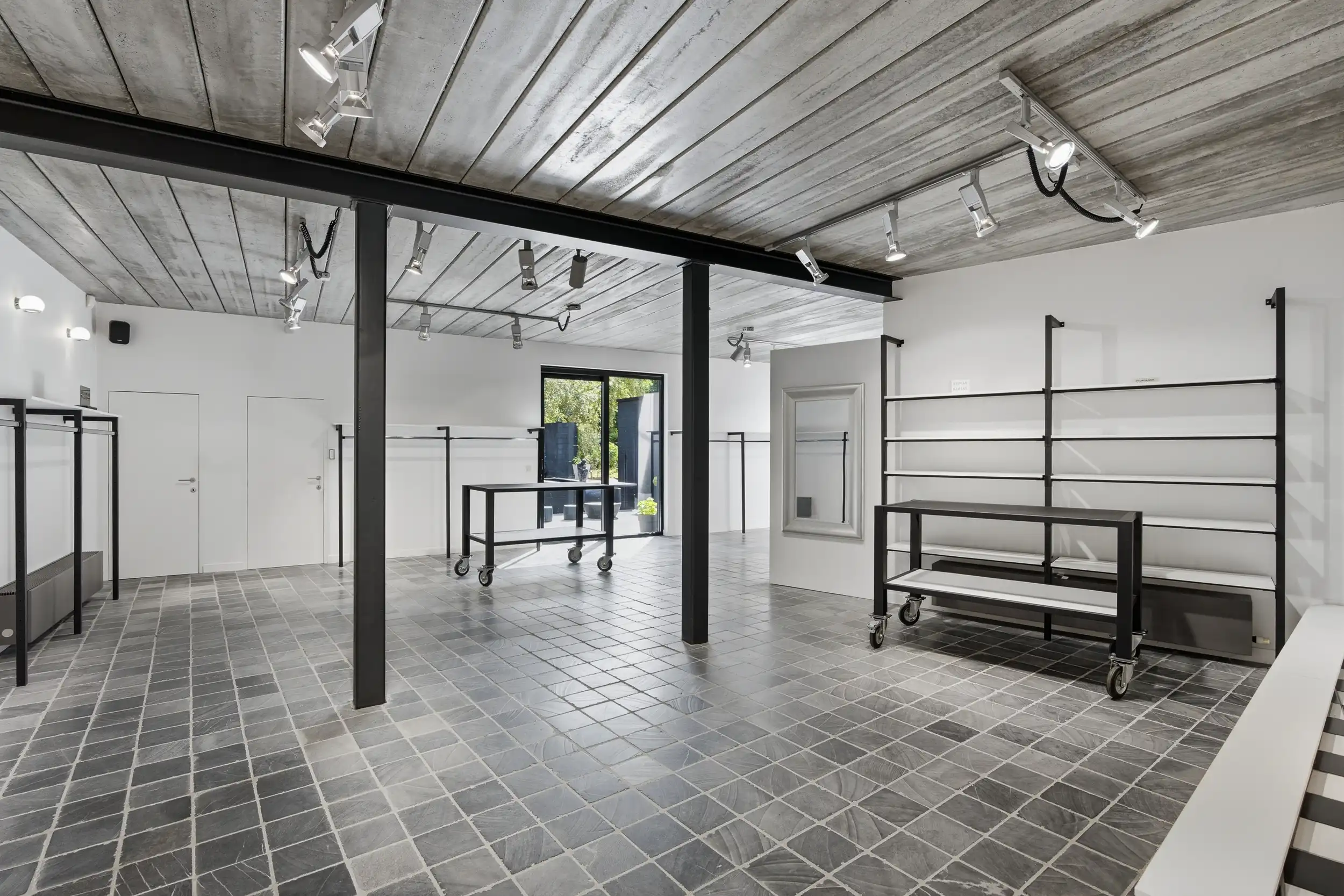 Uniek handelspand met duplex app. en tuin in hartje Wetteren foto 7