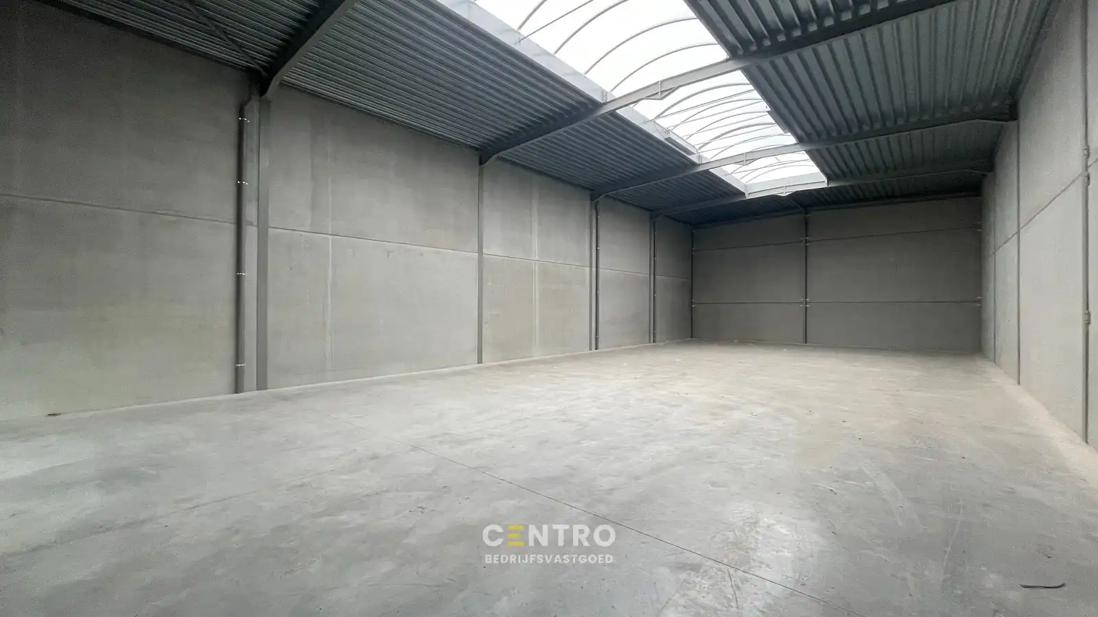 NB MAGAZIJN (335m²) inclusief 1 private PARKEERPLAATS op industriezone "Schatting" te Zedelgem foto 2