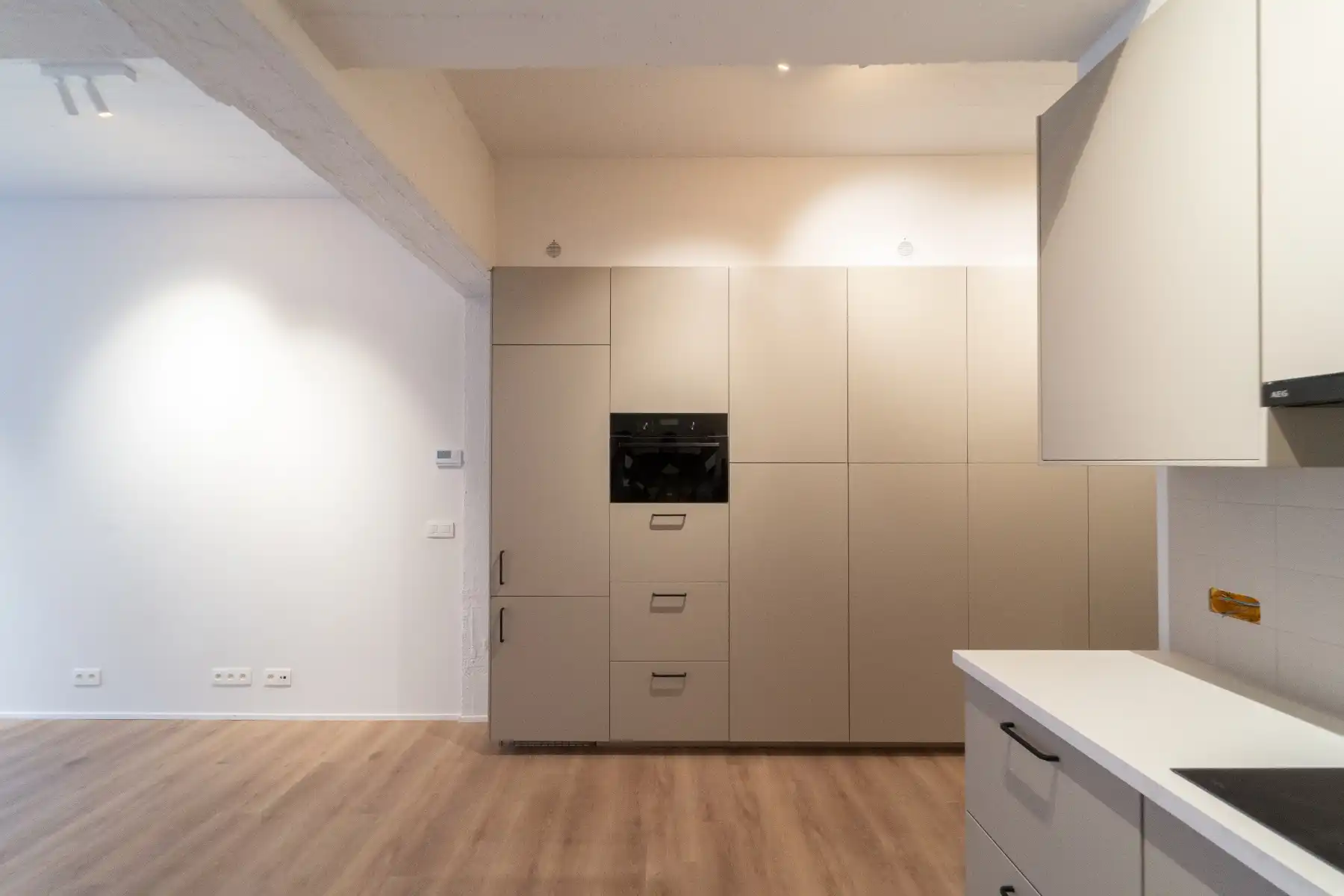Mooi gerenoveerde studio met buitenruimte foto 4