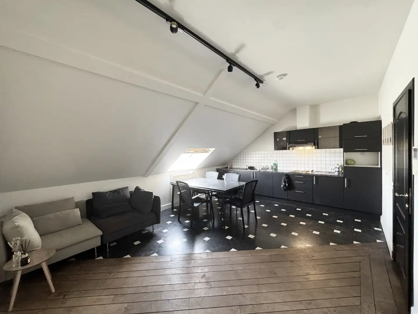 Unieke en ruime villa met 8 slaapkamers, lift, zonnepanelen en 10 parkeerplaatsen op riant perceel van 2.313 m² foto 29