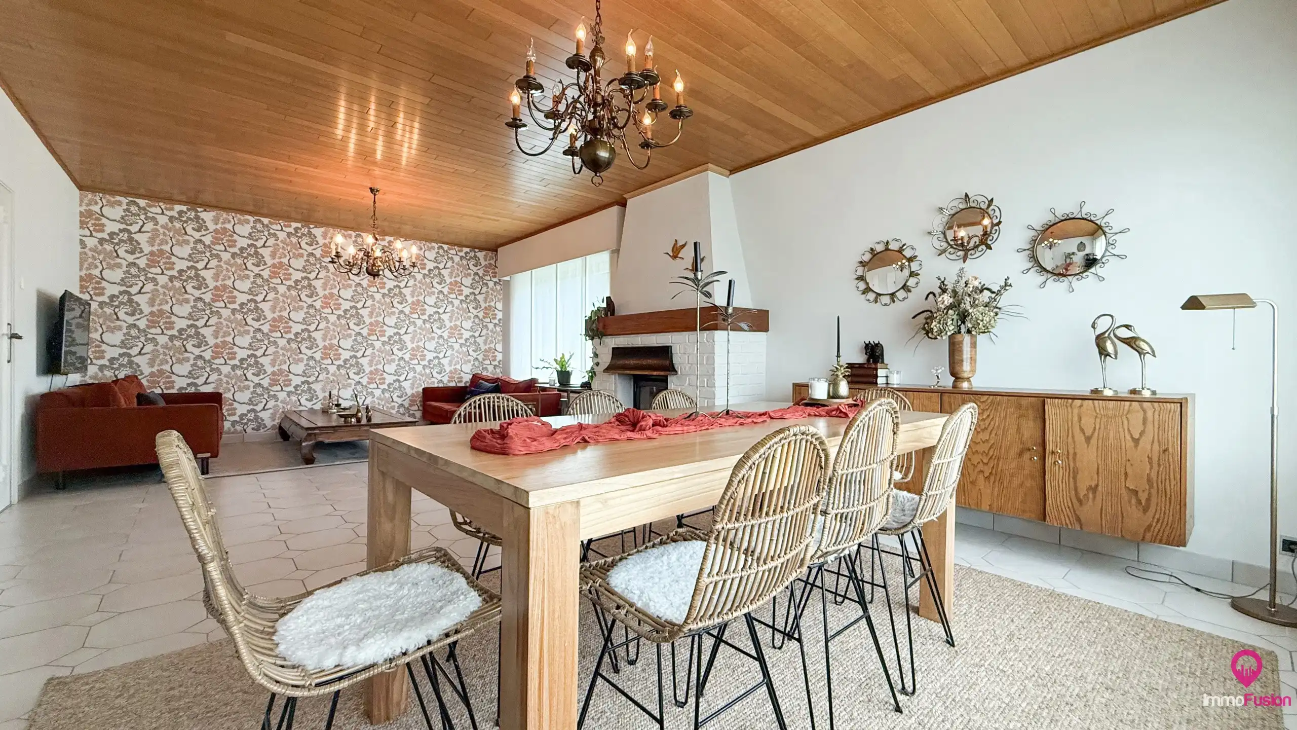 Ruime gerenoveerde gezinswoning met 4 slaapkamers op perceel foto 9