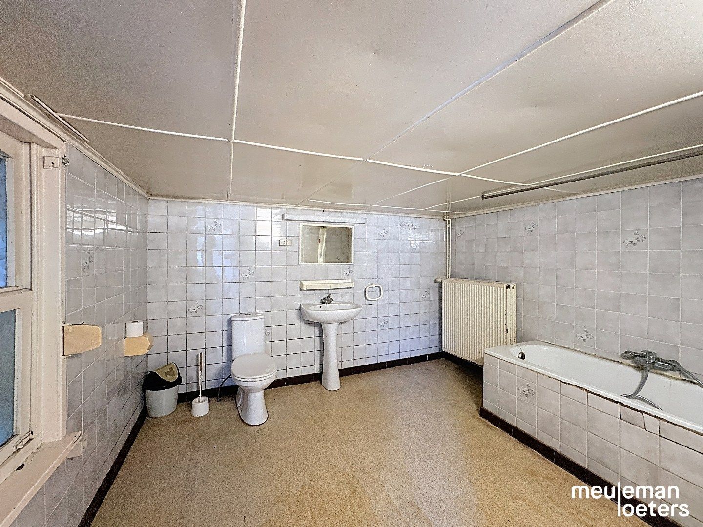 Te renoveren halfopen woning met garage foto 15