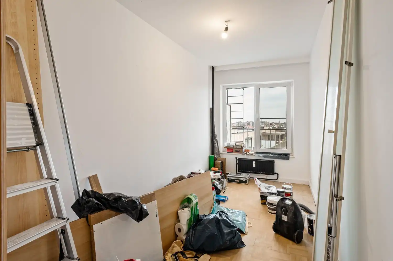 Gerenoveerd appartement met 2 slaapkamers en staanplaatsen te Antwerpen! foto 10