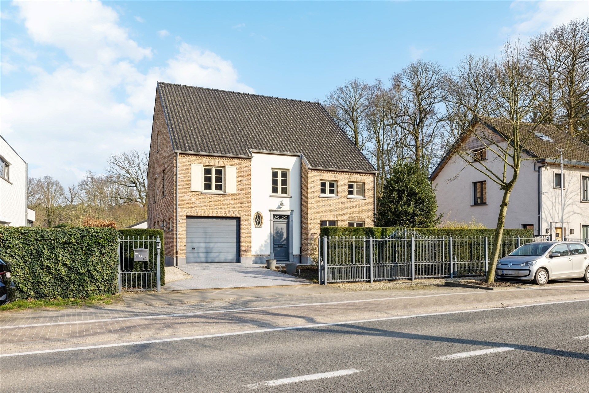 Kwalitatief afgewerkte & ruim opgezette gezinswoning met 4 - 6 slaapkamers op ca. 866m² foto 2