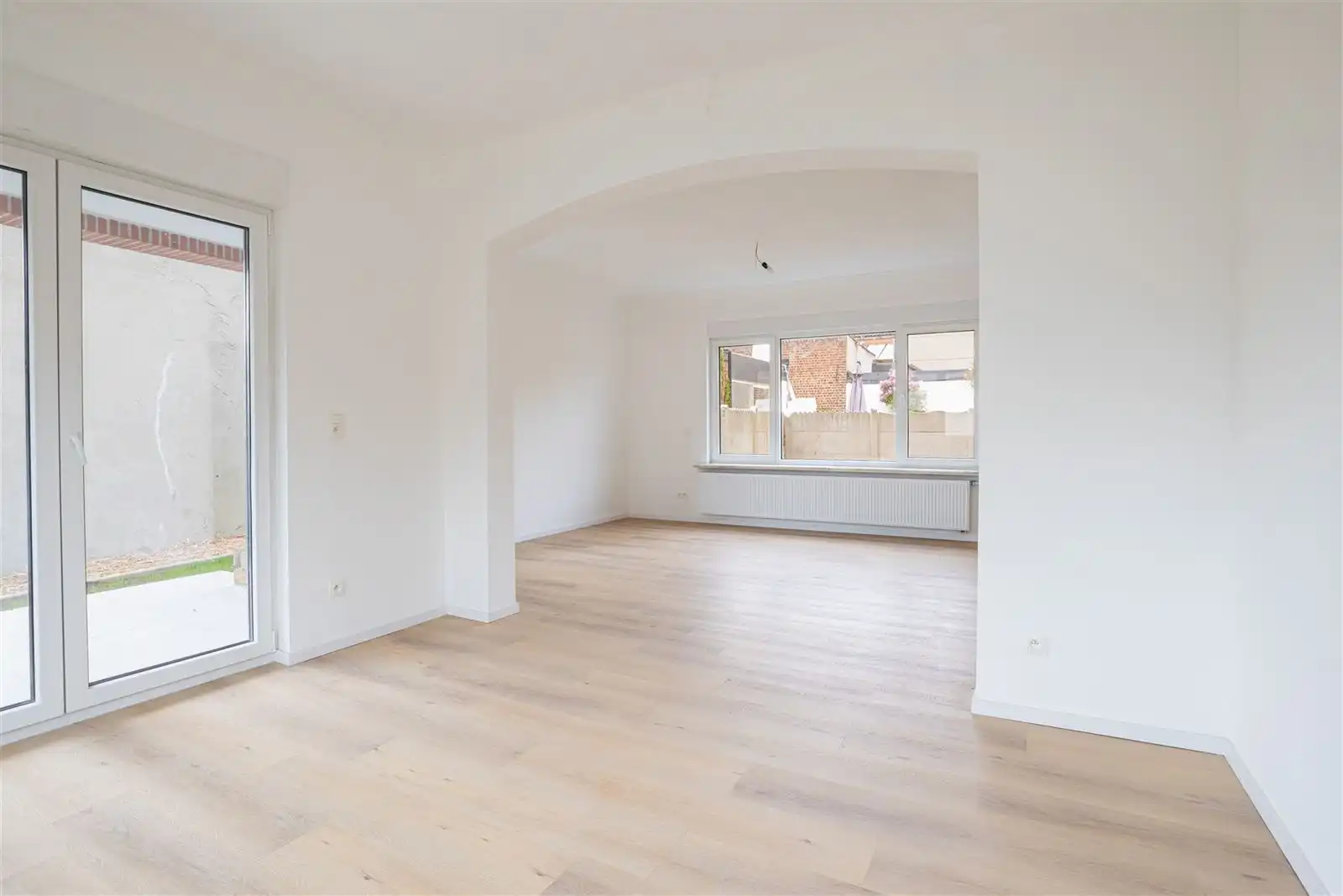 Volledig vernieuwde villa met 3 slaapkamers, tuin en garage! foto 4