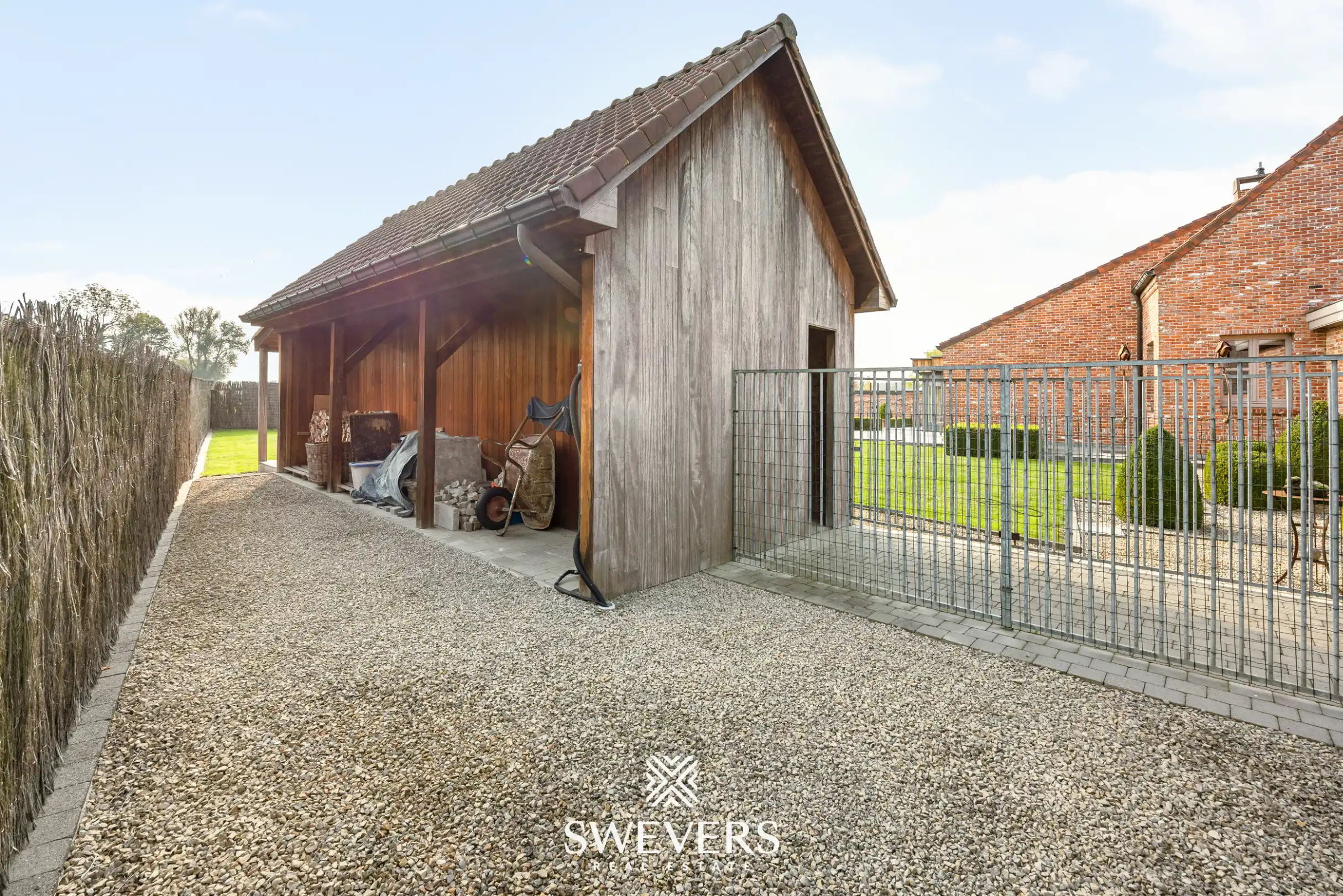 Sfeervolle open bebouwing met royale tuin en veel privacy foto 30