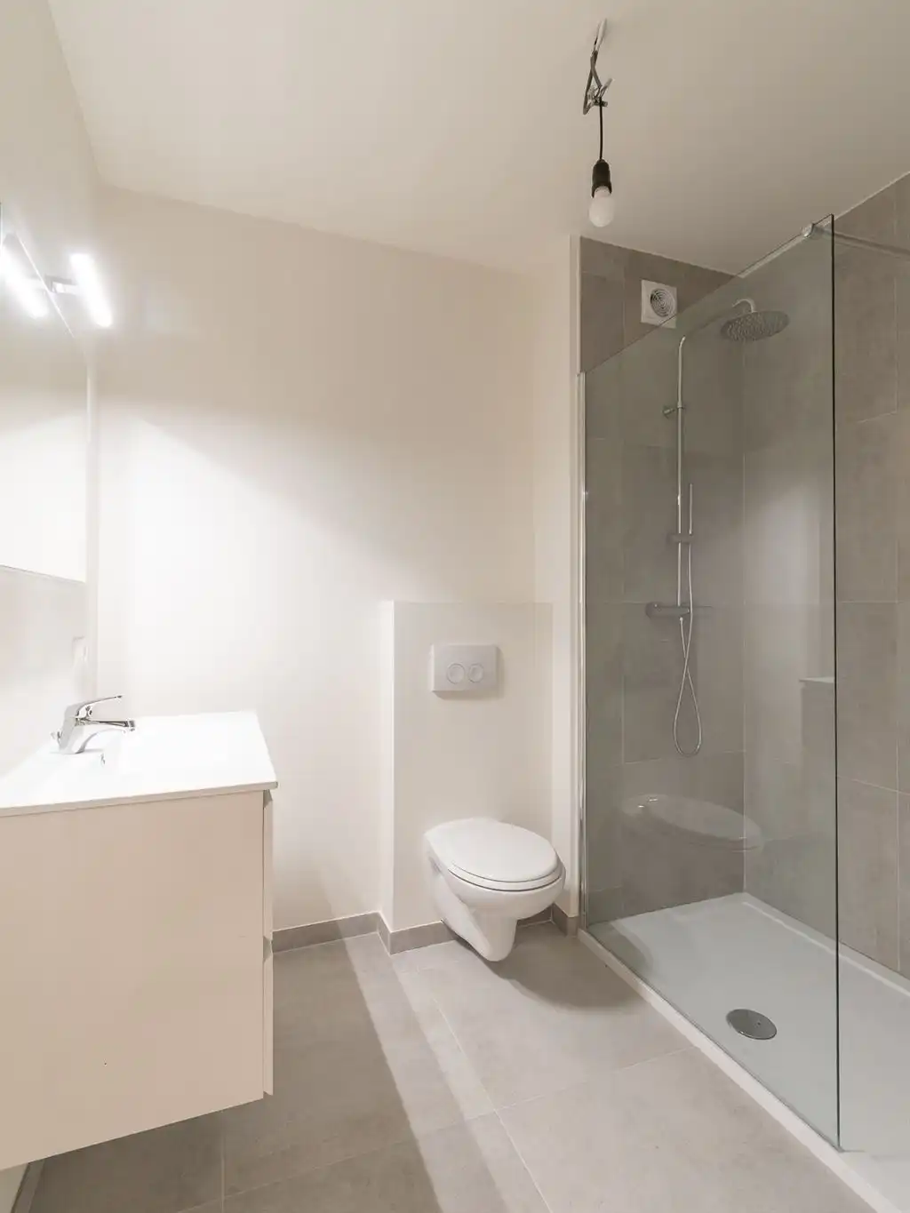 Gerenoveerd appartement met terras foto 14