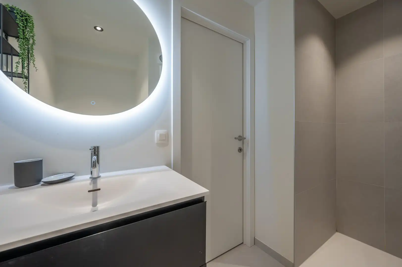 Appartement met schitterend zonneterras en zijdelings zeezicht vlakbij het Driehoeksplein in het Zoute. foto 15