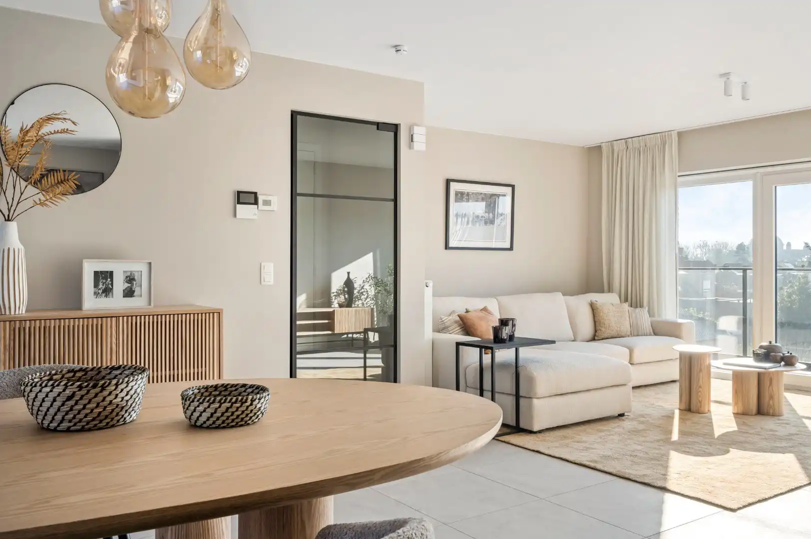 SHOWAPPARTEMENT - LUXE 2 SLAAPKAMERAPPARTEMENT MET TERRAS TE KOMEN  foto {{pictureIndex}}