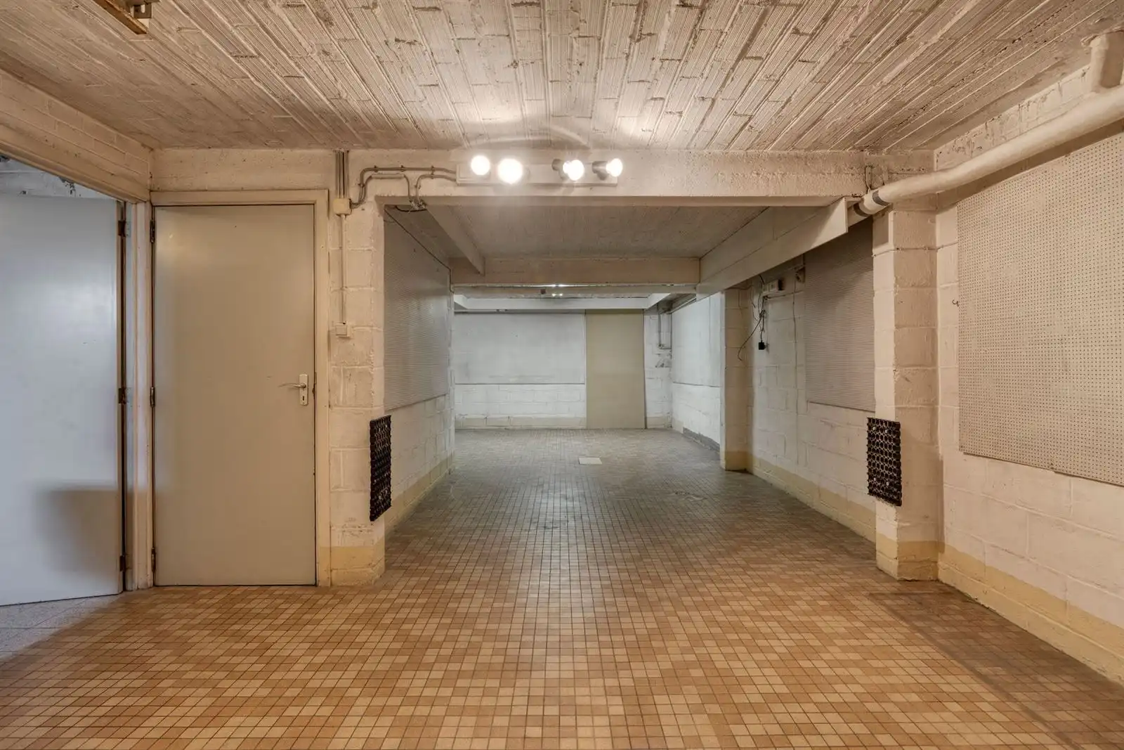 Ruime 3-gevelwoning met 4 à 5 slaapkamers, grote garage en dubbele straattoegang foto 27