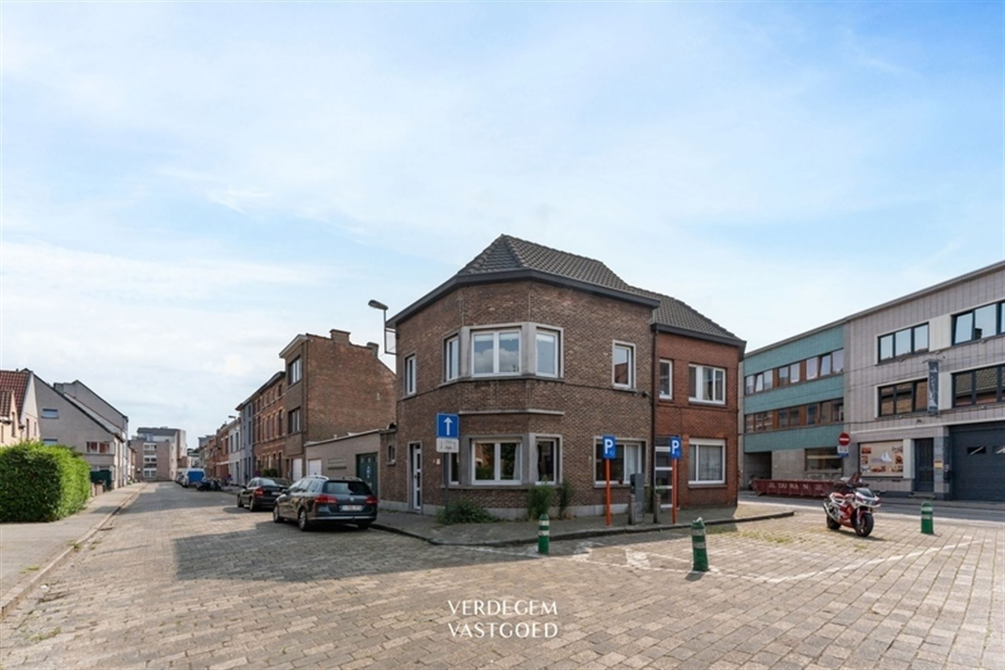 Woning met 2 slaapkamers en grote zolder aan het Van Beverenplein foto 14