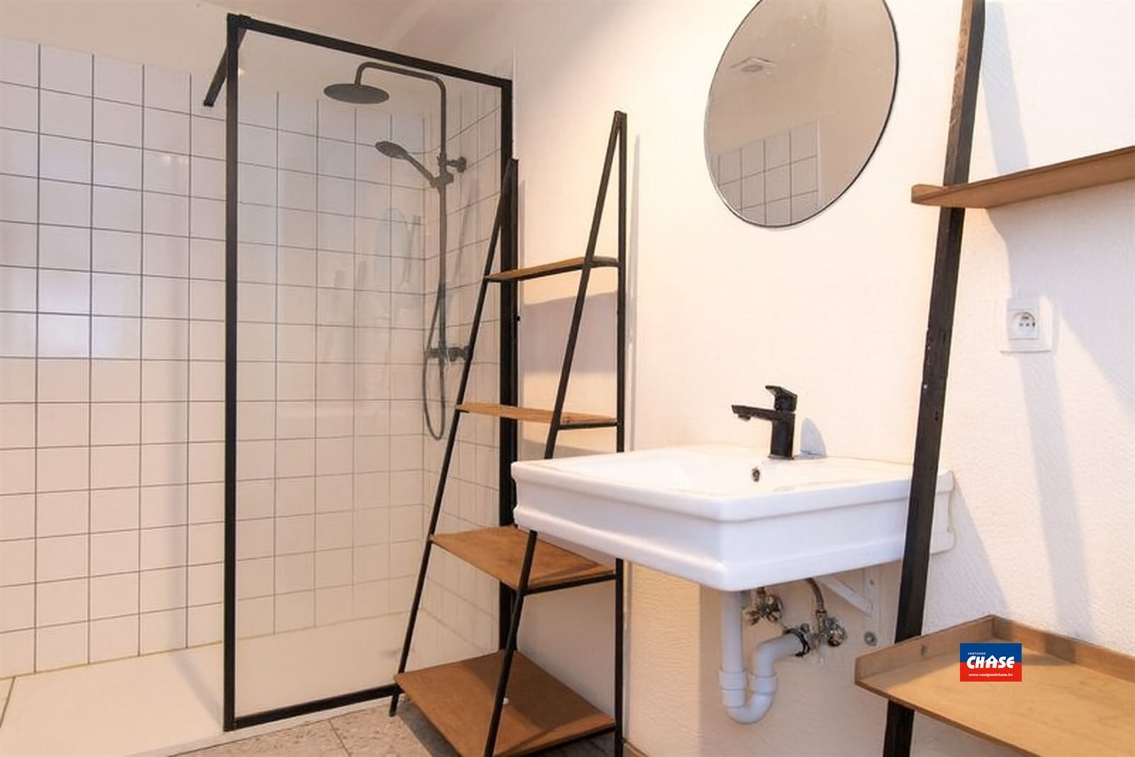 Gerenoveerd appartement met 2 slaapkamers foto 8