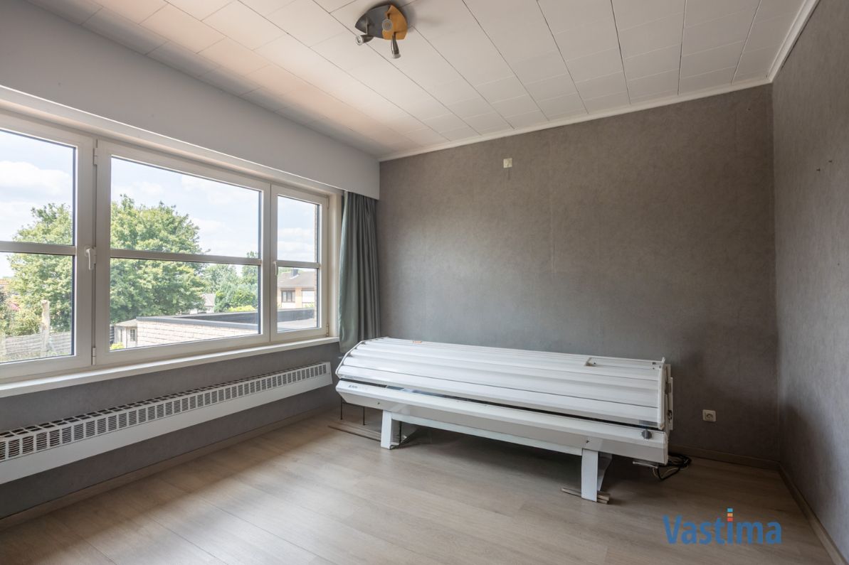 Halfopen gezinswoning met 3-4 slaapkamers en extra garage foto 19