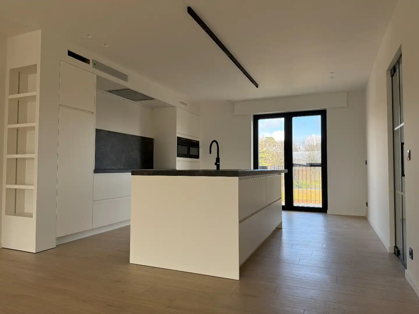Exclusief penthouse met terrassen, carport en garage foto 9