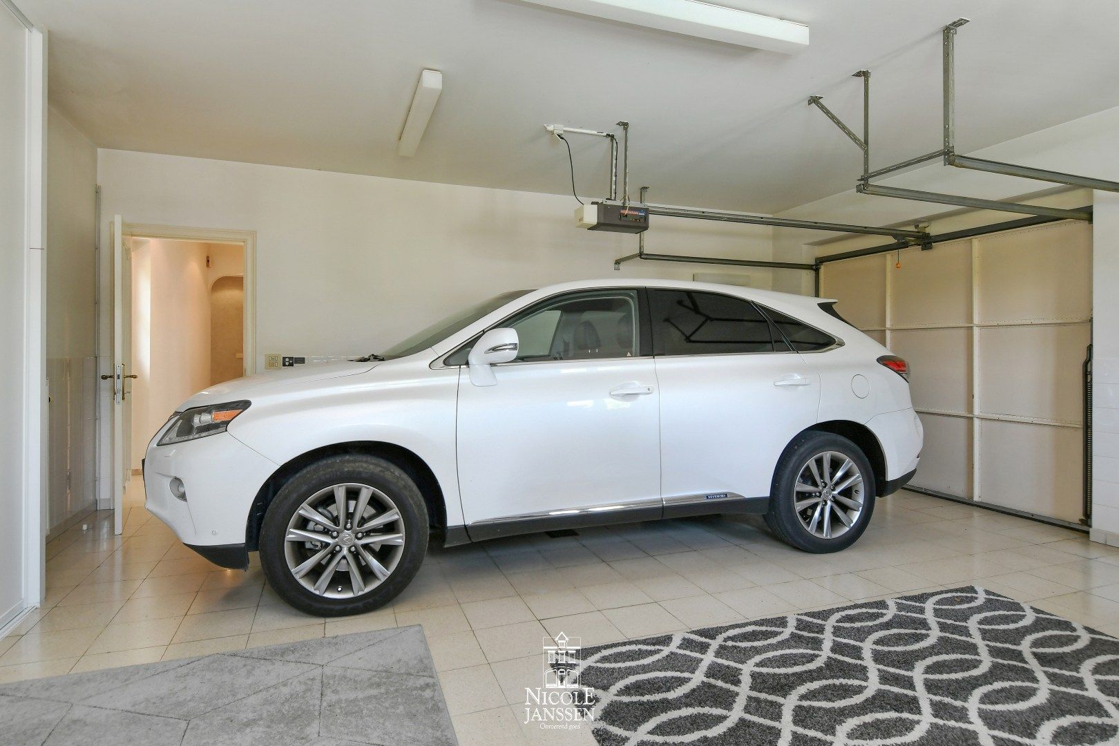 Exclusieve villa met zwembad, poolhouse en royale leefruimtes foto 15