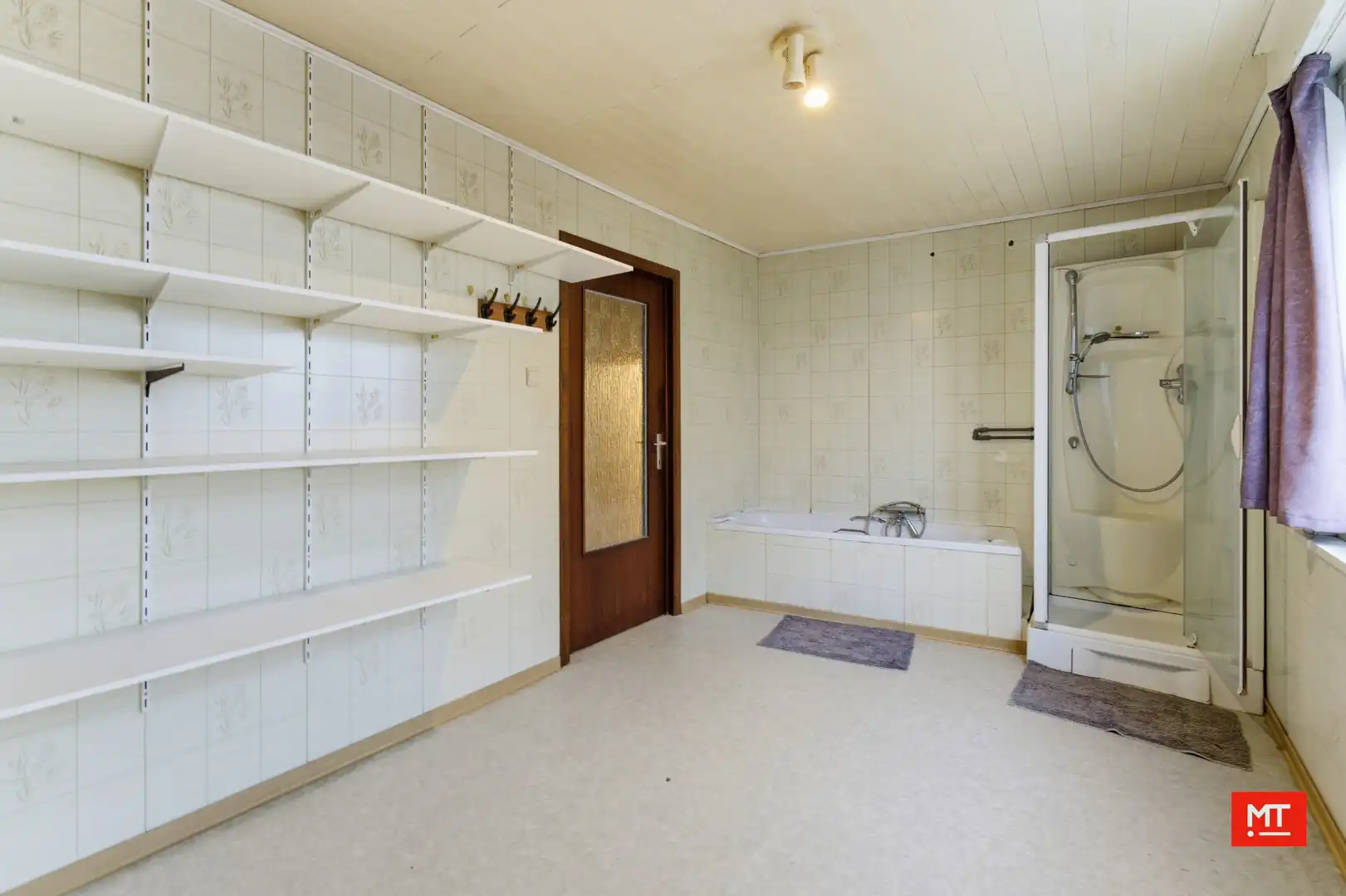 Bijzonder ruim gebouw met magazijn in de dorpskern van Zandvoorde (Zonnebeke) foto 13