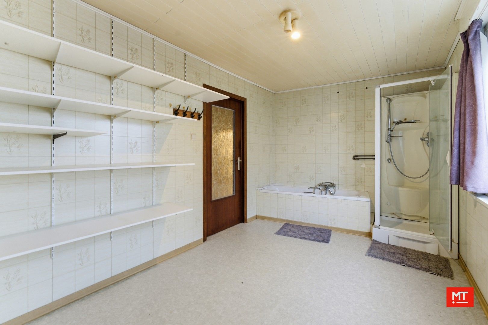 Bijzonder ruim gebouw met magazijn in de dorpskern van Zandvoorde (Zonnebeke) foto 13