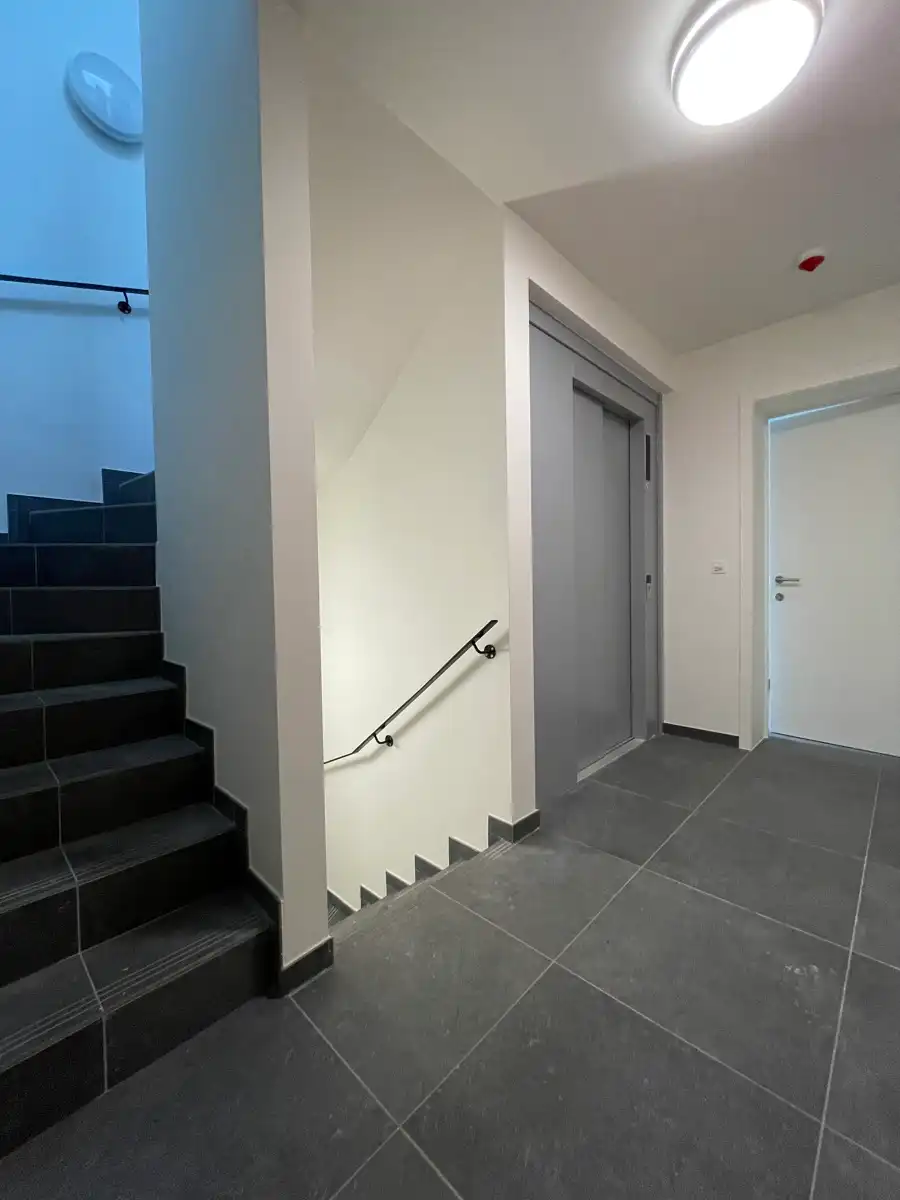 Recent appartement, met lift bereikbaar, zuidgericht terras.  foto 3