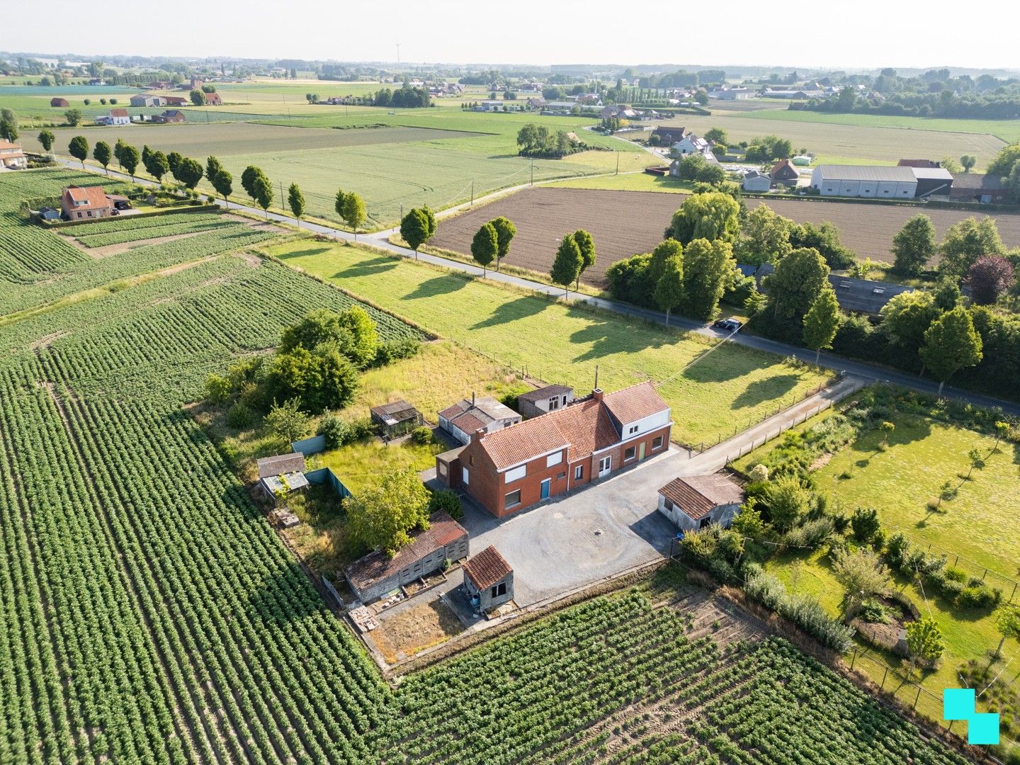 Landelijk te renoveren woning met verzichten foto {{pictureIndex}}