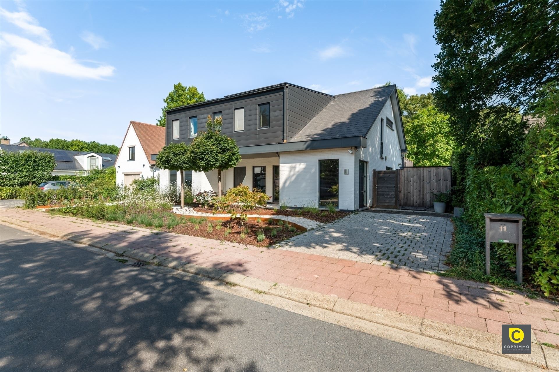 Prachtige Villa op perceel van 972 m²  foto {{pictureIndex}}