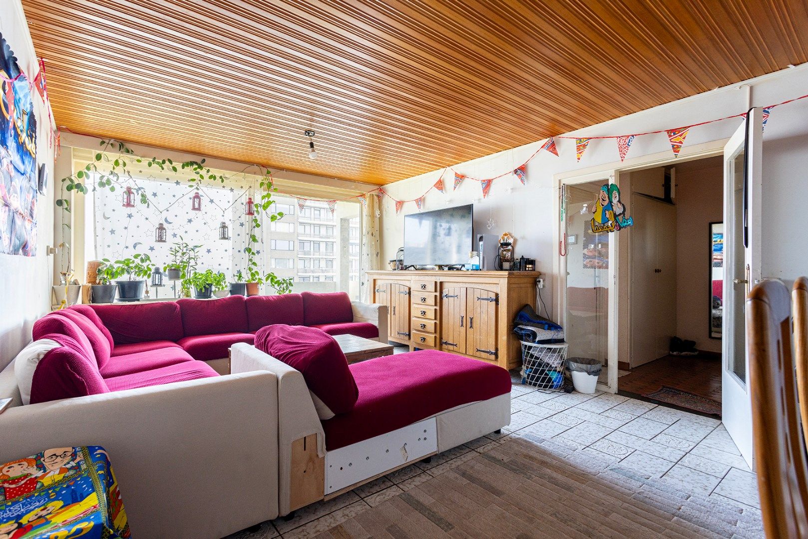 Appartement (10v) met twee slaapkamers en autostaanplaats foto {{pictureIndex}}